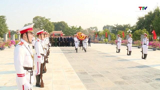 Đoàn đại biểu tỉnh Thanh Hóa dâng hương nhân kỷ niệm 80 năm ngày thành lập Quân đội Nhân dân Việt Nam- Ảnh 2.