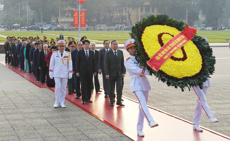 Lãnh đạo Đảng và Nhà nước viếng Chủ tịch Hồ Chí Minh nhân kỷ niệm 80 năm Quân đội Nhân dân Việt Nam- Ảnh 1.