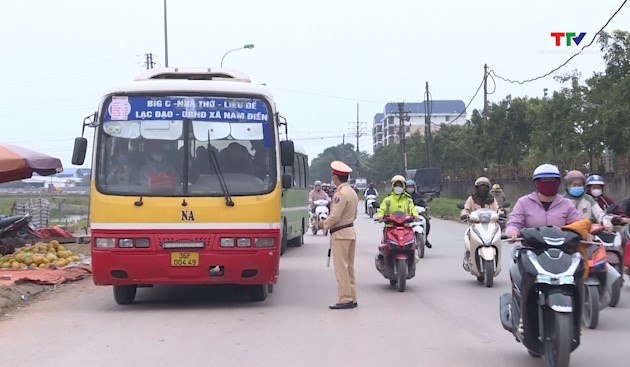 Nghi Sơn: Chấn chỉnh hoạt động xe hợp đồng chở công nhân- Ảnh 2.