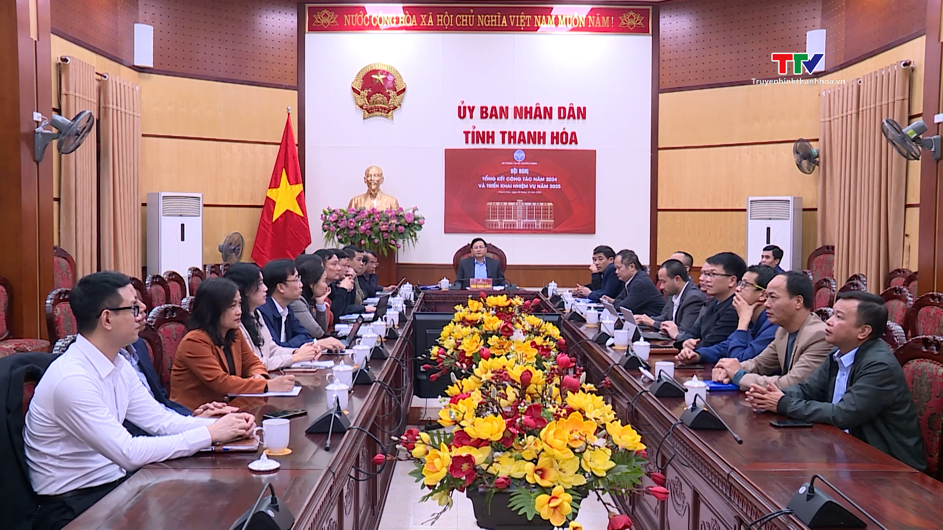 Năm 2024, tổng doanh thu toàn ngành Thông tin và Truyền thông ước đạt trên 4,2 triệu tỷ đồng- Ảnh 1.