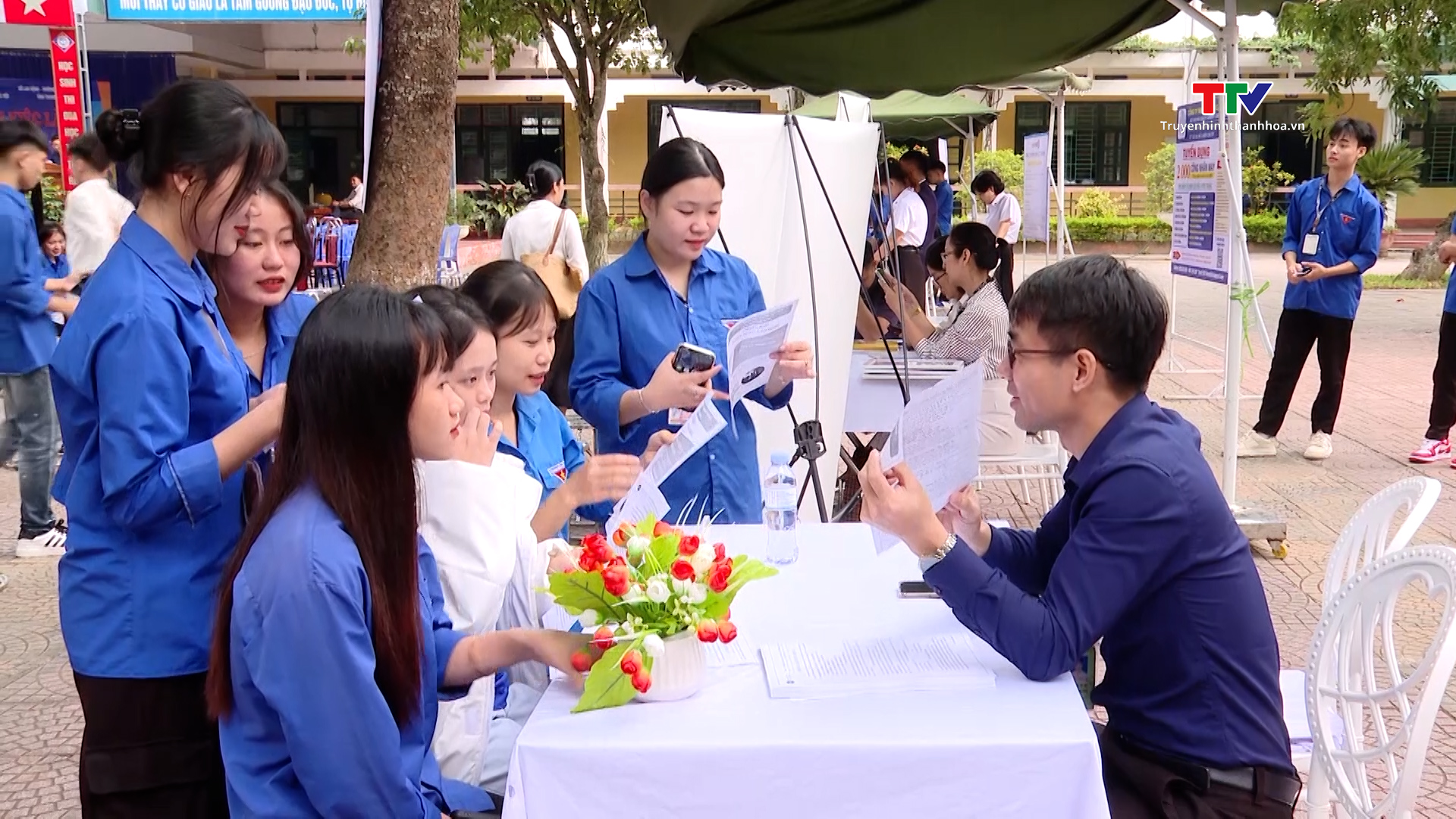 Tăng cường kết nối cung cầu lao động cuối năm- Ảnh 1. Tăng cường kết nối cung cầu lao động cuối năm- Ảnh 1.