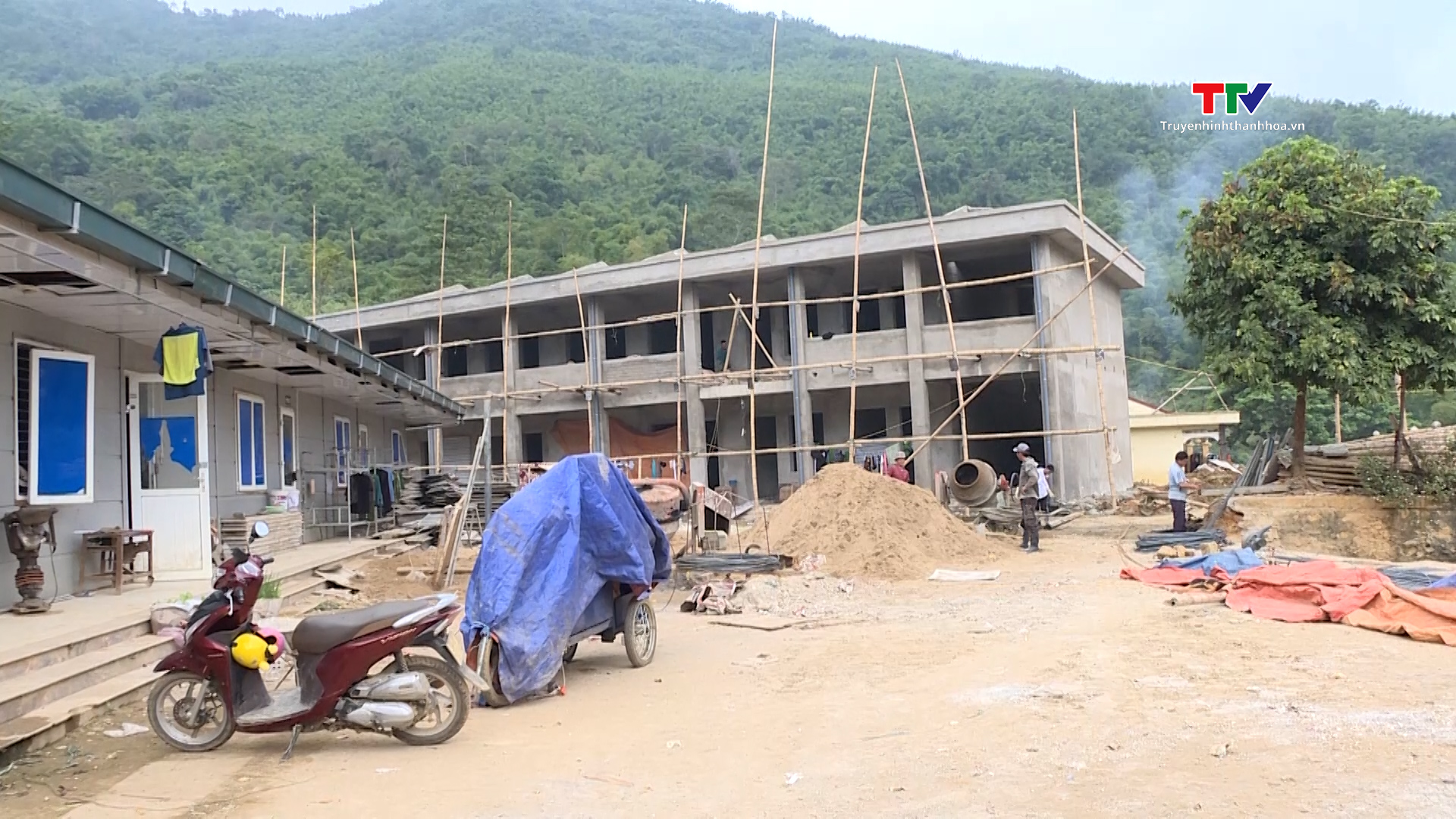 Mường Lát đẩy nhanh tiến độ dự án trường THCS Dân tộc bán trú Trung Lý- Ảnh 4. Mường Lát đẩy nhanh tiến độ dự án trường THCS Dân tộc bán trú Trung Lý- Ảnh 4.