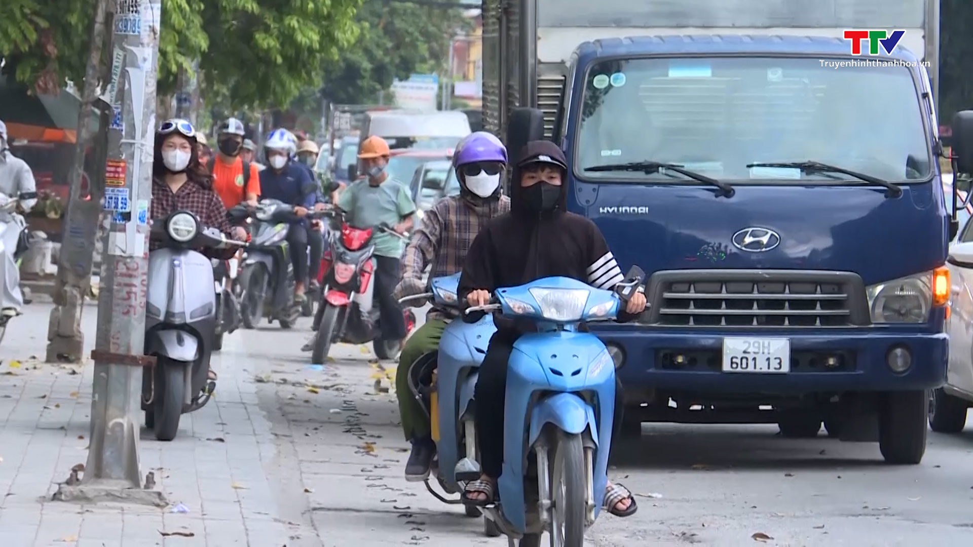 Tình trạng ùn tắc giao thông tại thành phố Thanh Hoá- Ảnh 1. Tình trạng ùn tắc giao thông tại thành phố Thanh Hoá- Ảnh 1.