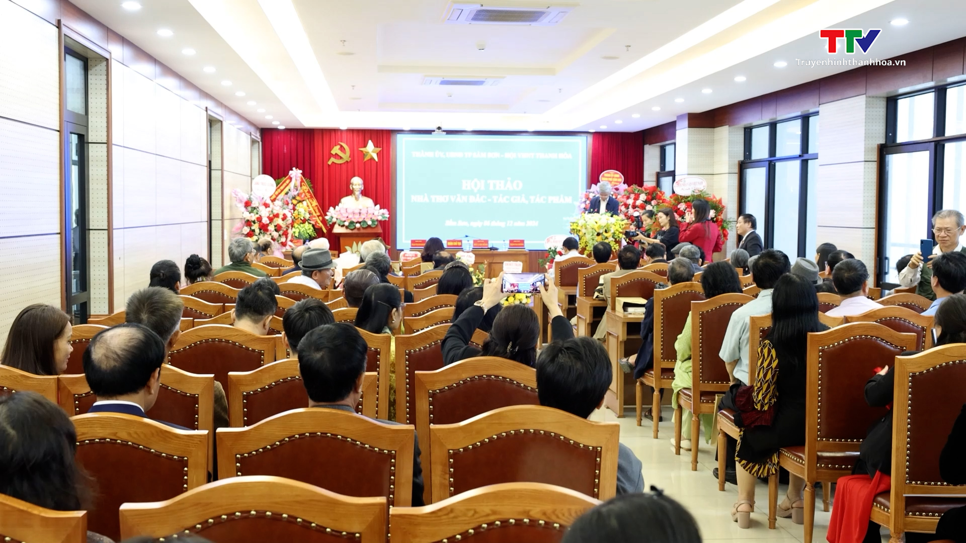 Hội thảo Nh&agrave; thơ Văn Đắc: T&aacute;c giả - T&aacute;c phẩm- Ảnh 1.