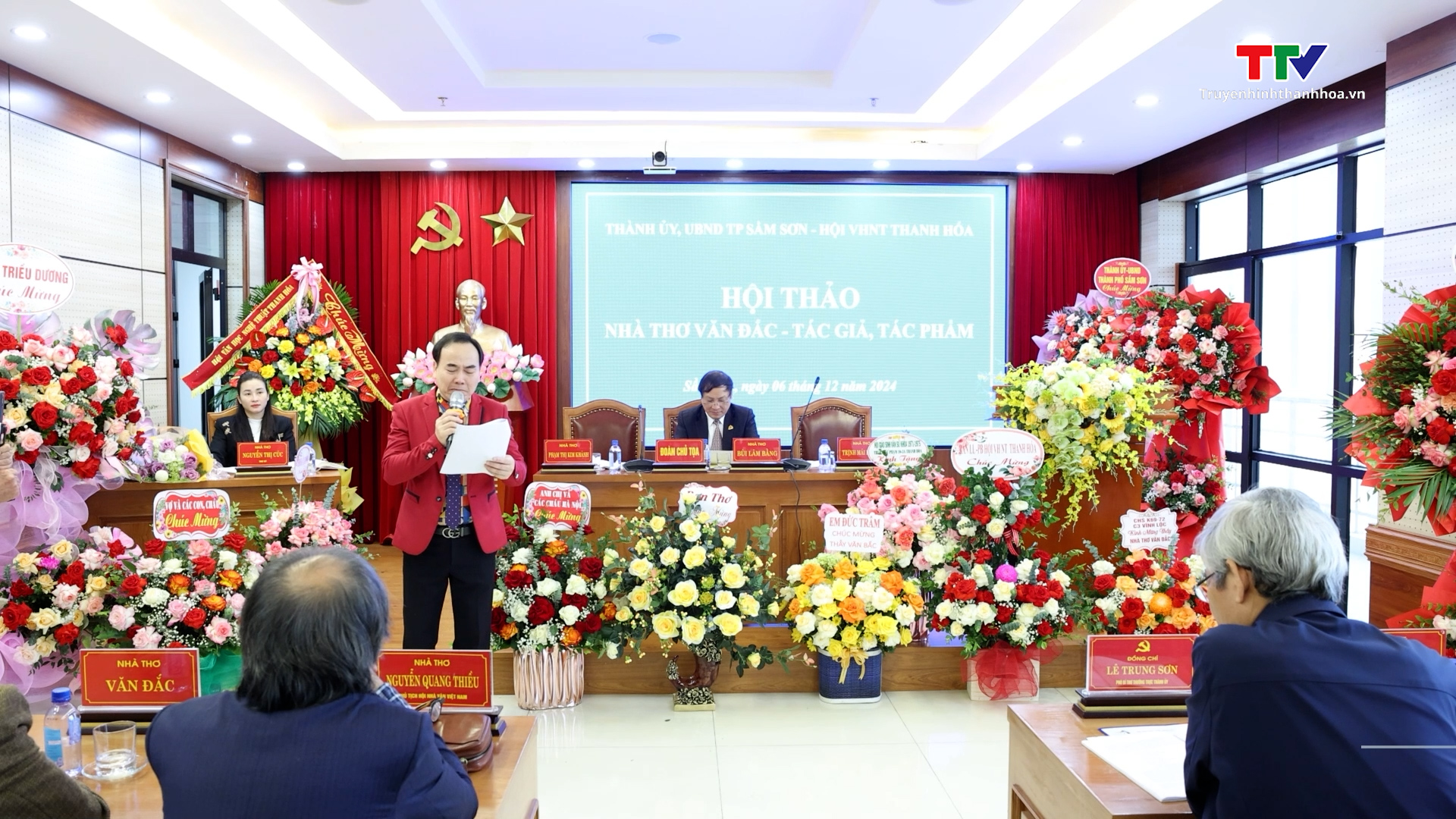 Hội thảo Nh&agrave; thơ Văn Đắc: T&aacute;c giả - T&aacute;c phẩm- Ảnh 3.