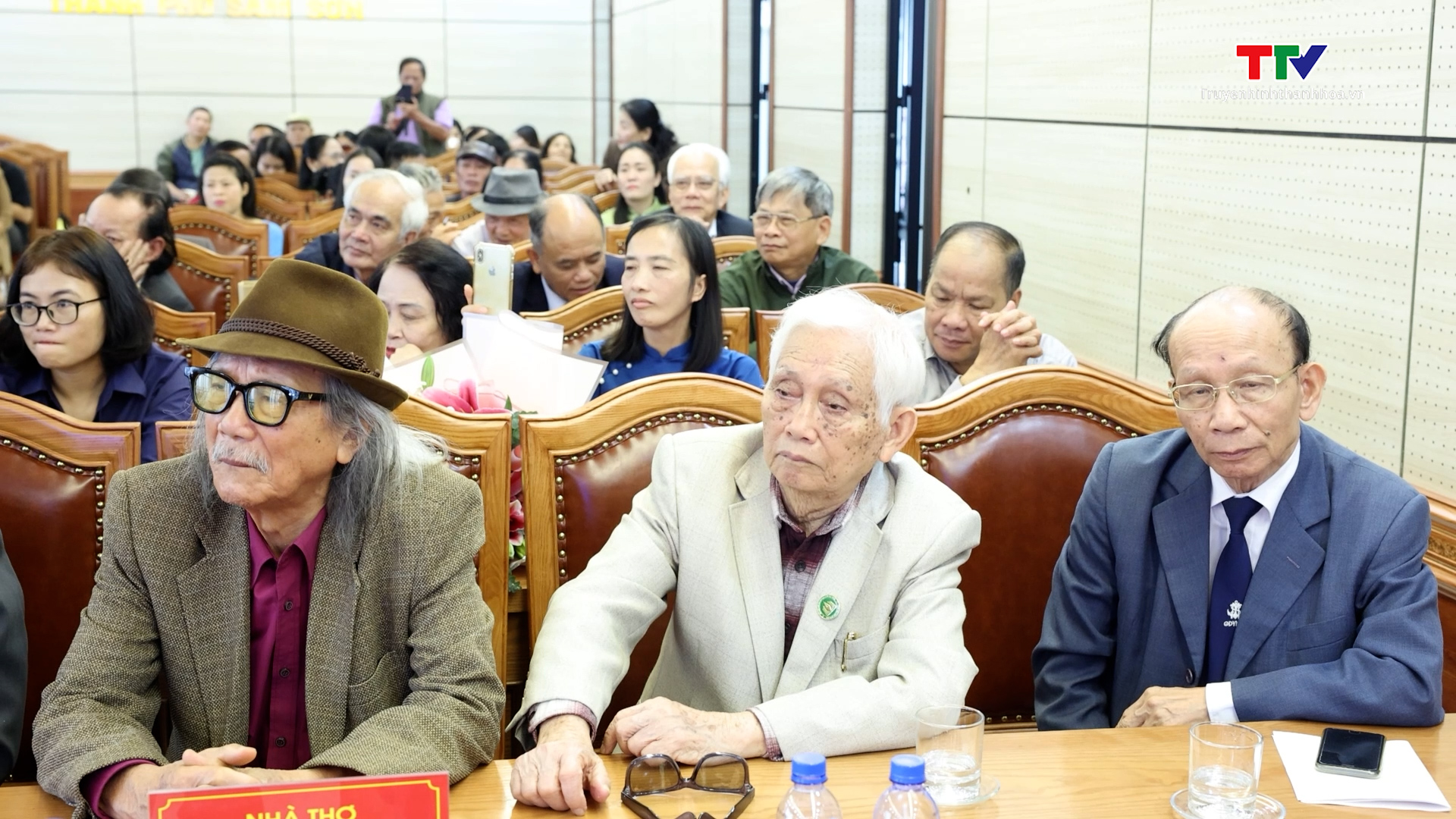 Hội thảo Nh&agrave; thơ Văn Đắc: T&aacute;c giả - T&aacute;c phẩm- Ảnh 2.