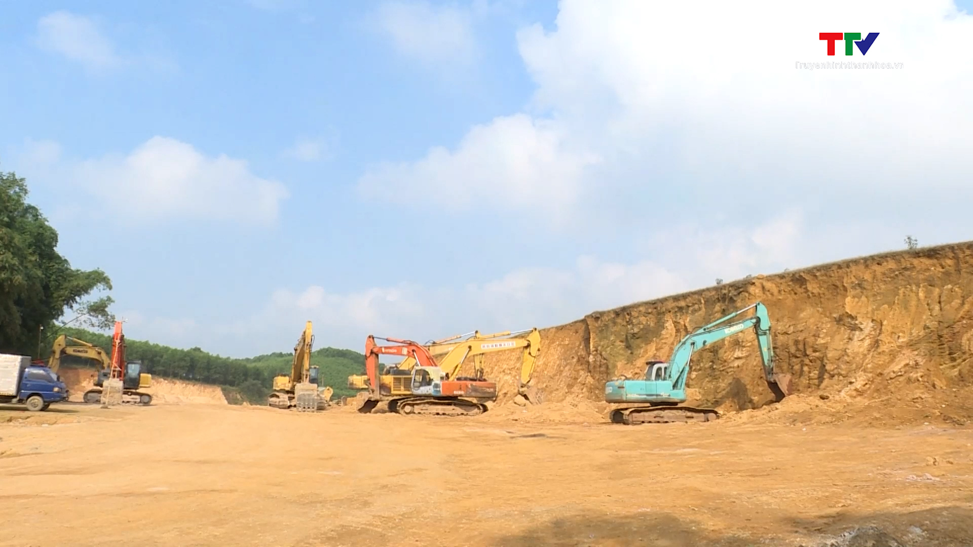 Tạm dừng thi công mặt bằng trại gà giống Xuân Phú (Thọ Xuân)- Ảnh 4. Tạm dừng thi công mặt bằng trại gà giống Xuân Phú (Thọ Xuân)- Ảnh 4.