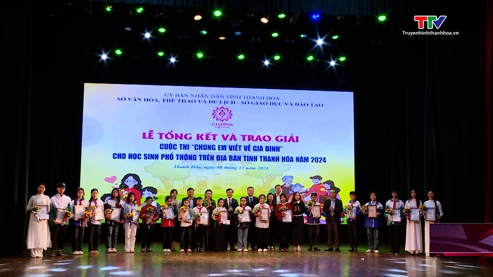 Tổng kết và trao giải cuộc thi "Chúng em viết về gia đình" năm 2024- Ảnh 2.
