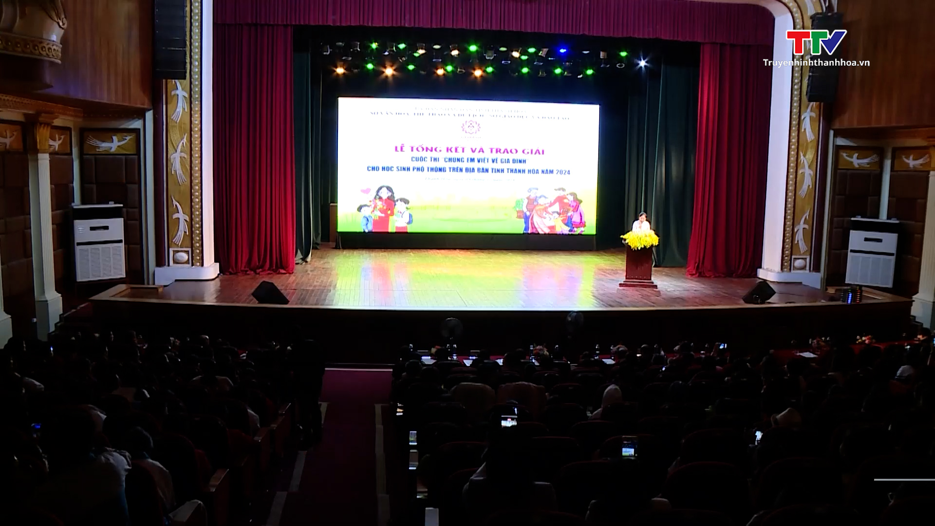 Tổng kết và trao giải cuộc thi "Chúng em viết về gia đình" năm 2024- Ảnh 1.