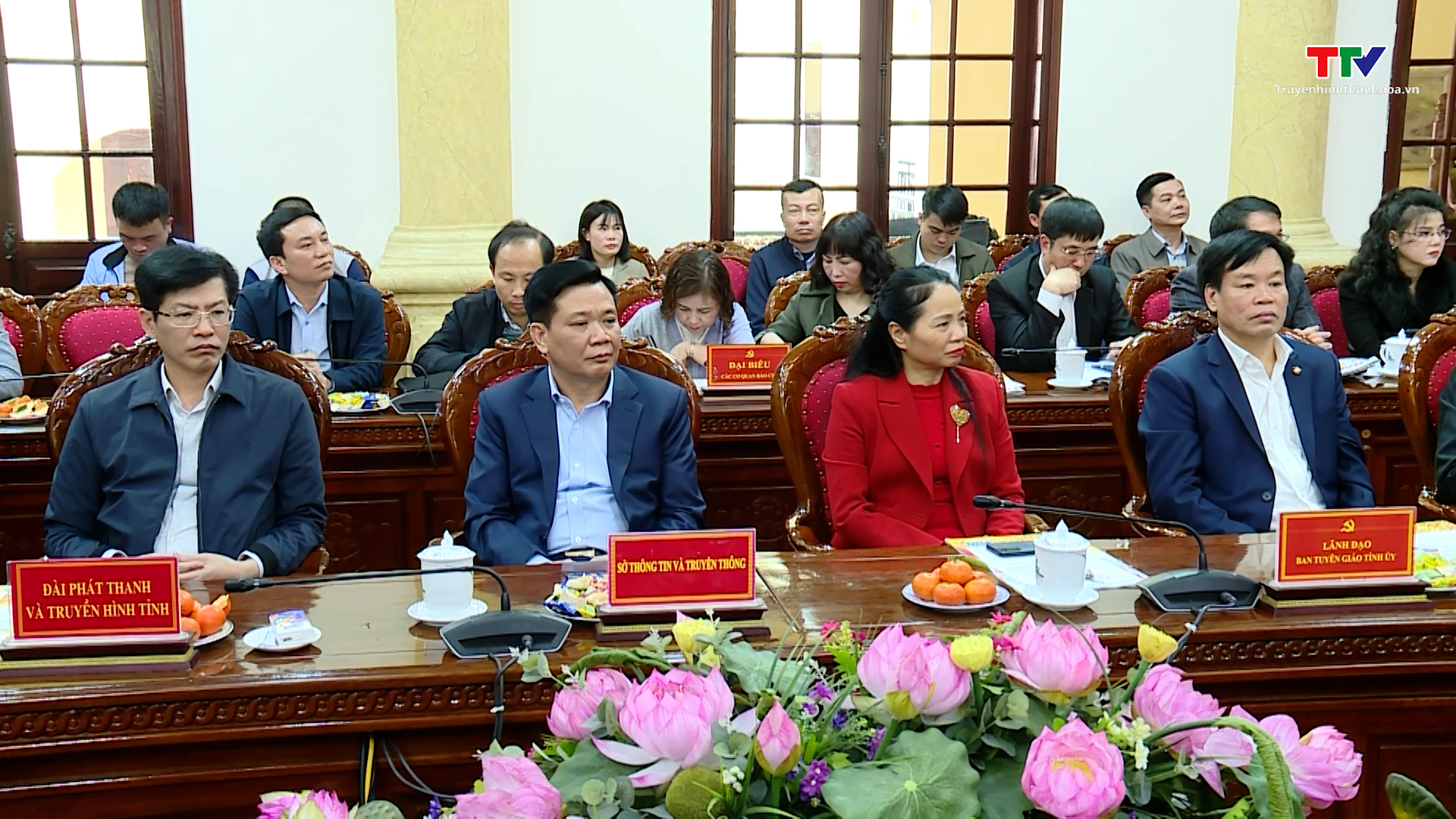 Thường trực Tỉnh ủy Thanh Hoá gặp mặt trí thức, văn nghệ sĩ, báo chí, xuất bản- Ảnh 2.