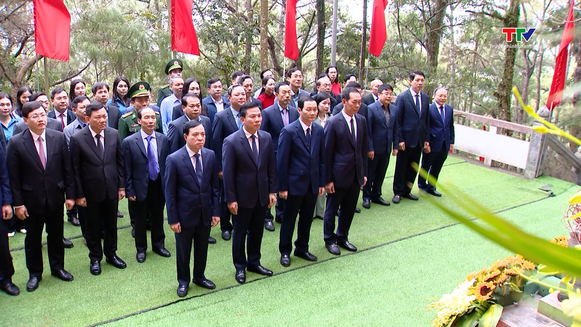 Dâng hương tưởng  nhớ Chủ tịch Hồ Chí Minh- Ảnh 1.