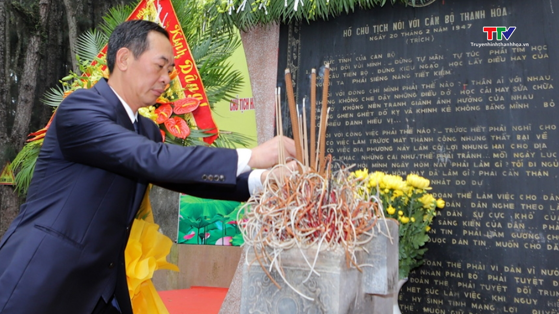 Dâng hương tưởng  nhớ Chủ tịch Hồ Chí Minh- Ảnh 6.