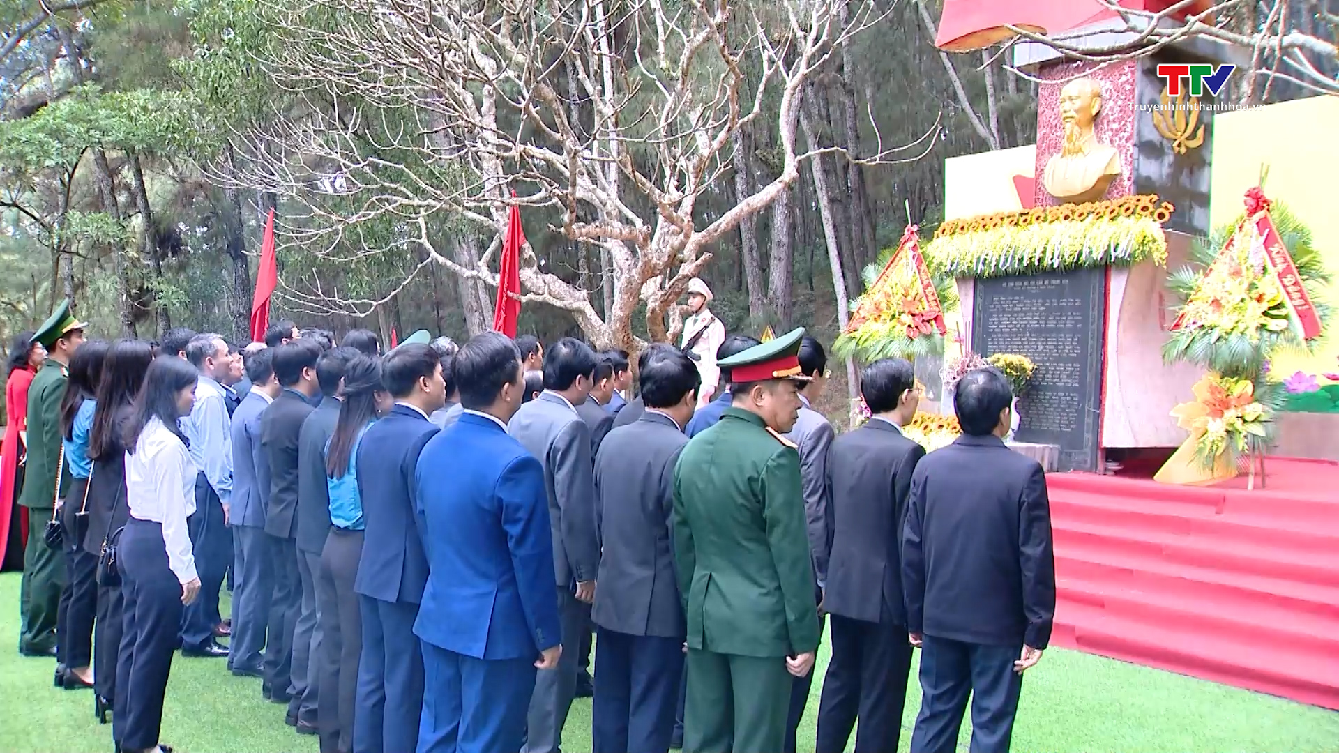 Dâng hương tưởng  nhớ Chủ tịch Hồ Chí Minh- Ảnh 2.