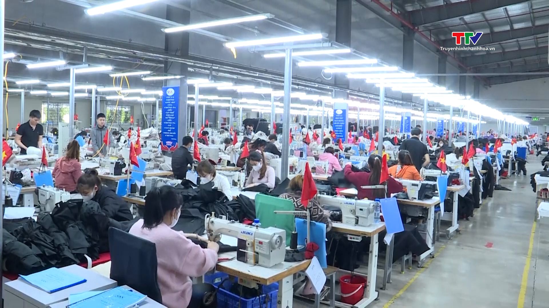 Năm 2024, tỉnh Thanh Hoá phấn đấu giá trị sản xuất ngành công nghiệp tăng 14,9% trở lên - Ảnh 1.