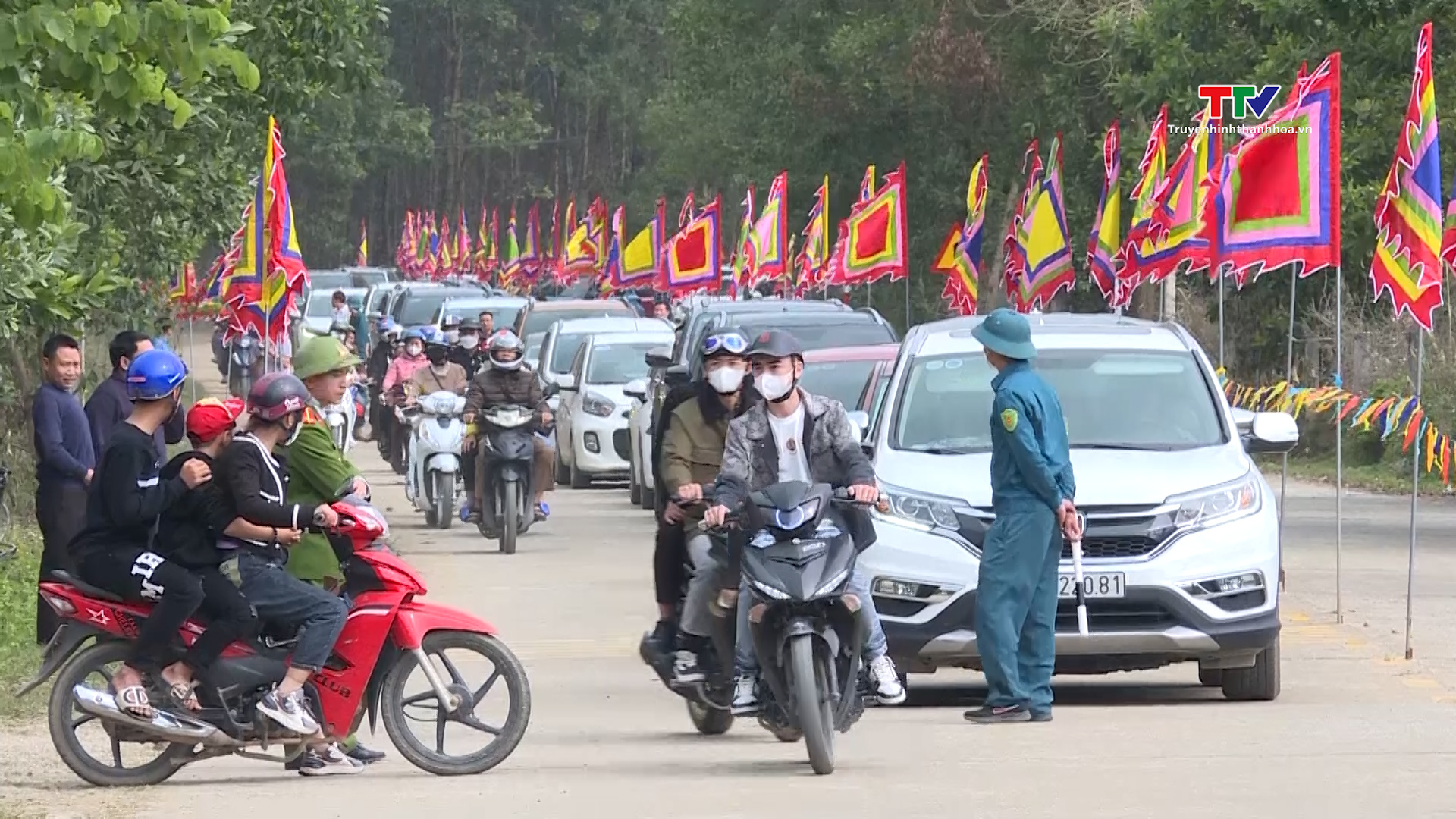 Công an huyện Triệu Sơn đảm bảo trật tự an toàn giao thông những ngày sau Tết- Ảnh 1.