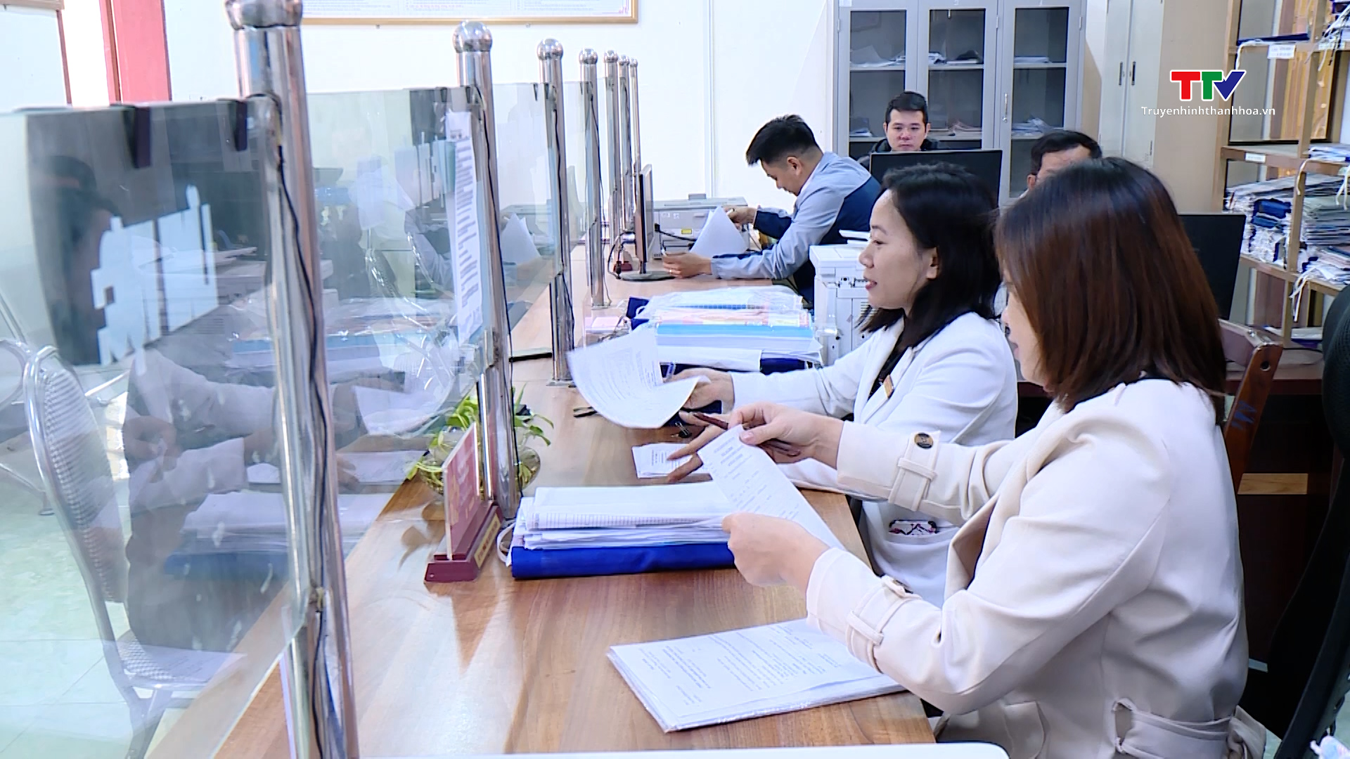 Huyện Như Xuân đẩy mạnh cải cách hành chính nỗ lực nâng cao chỉ số cạnh tranh cấp huyện
- Ảnh 1.
