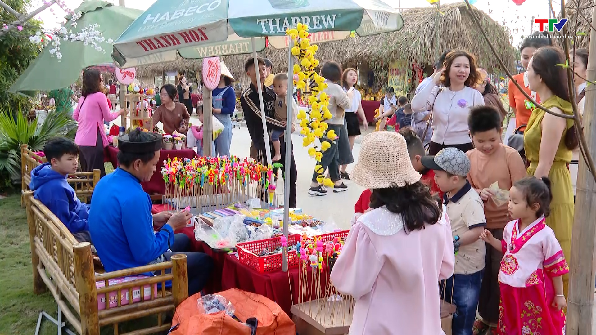 “Chợ quê” thu hút du khách đến với khu du lịch sinh thái Linh Kì Mộc- Ảnh 1.