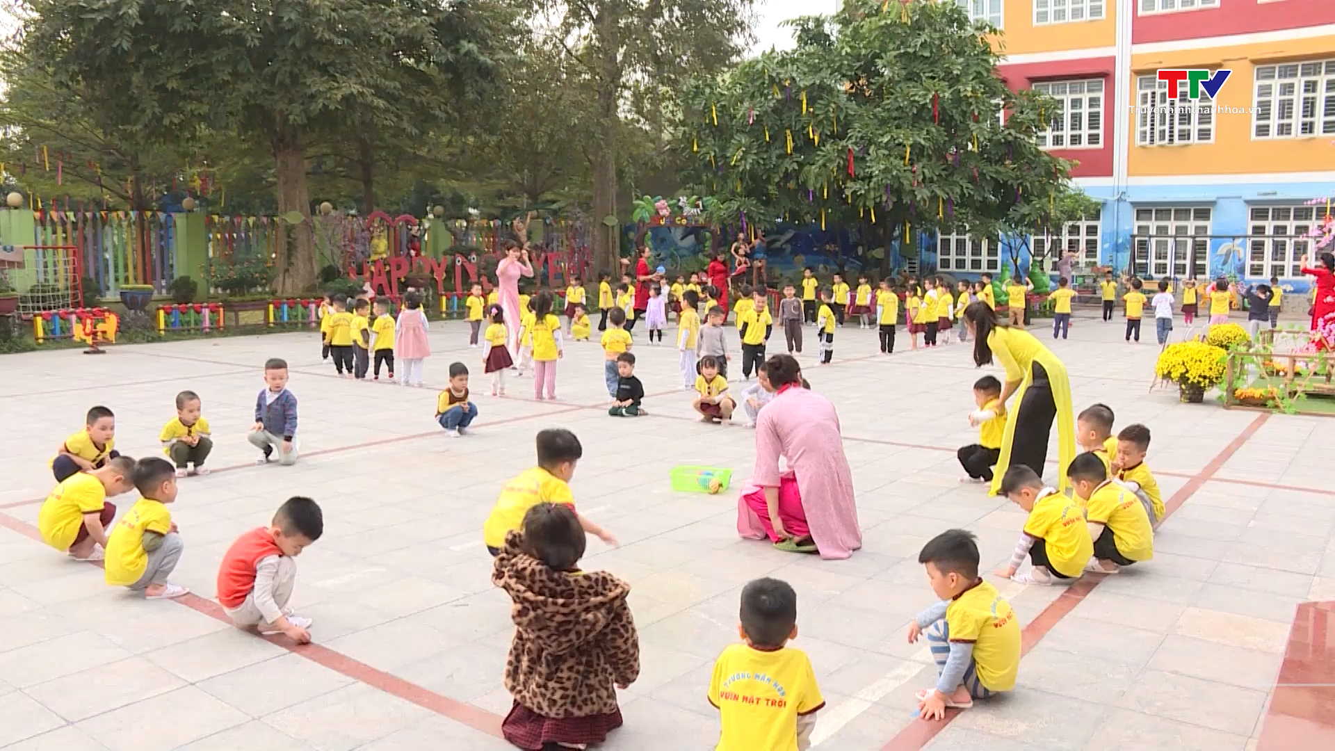 Hơn 940.000 học sinh Thanh Hóa trở lại trường học sau kỳ nghỉ Tết- Ảnh 1.