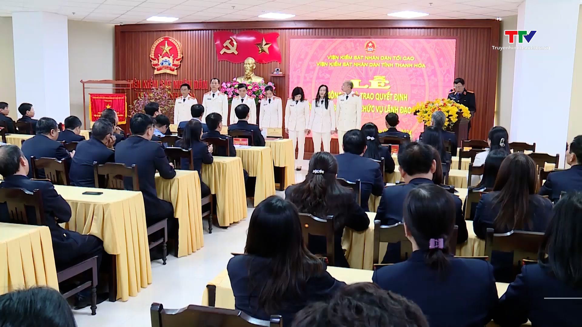 Viện Kiểm sát nhân dân tỉnh Thanh Hoá công bố và trao các quyết định về công tác cán bộ- Ảnh 1.