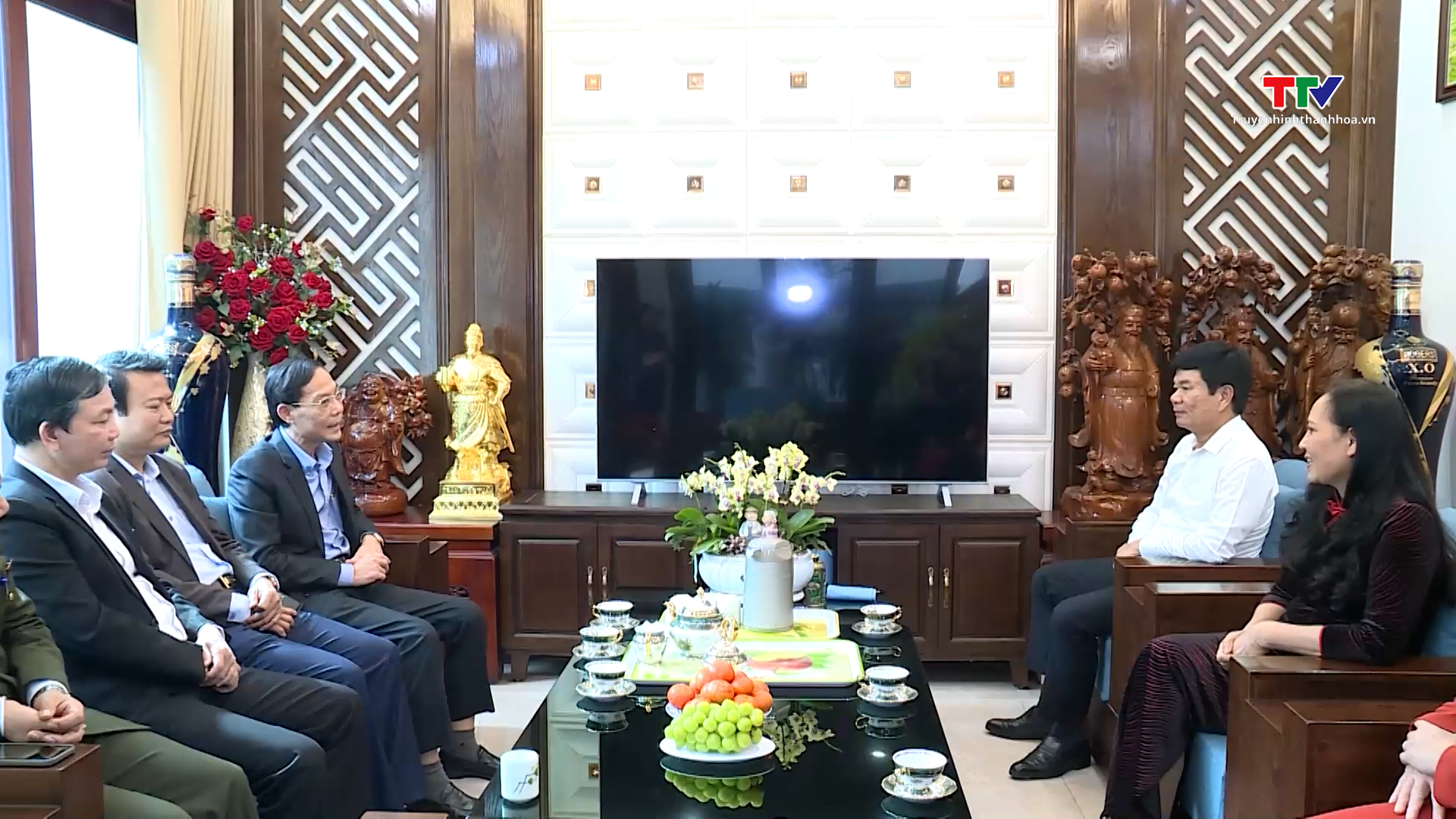 Phó Chủ tịch UBND tỉnh Đầu Thanh Tùng thăm, chúc tết các trí thức tiêu biểu
- Ảnh 1.