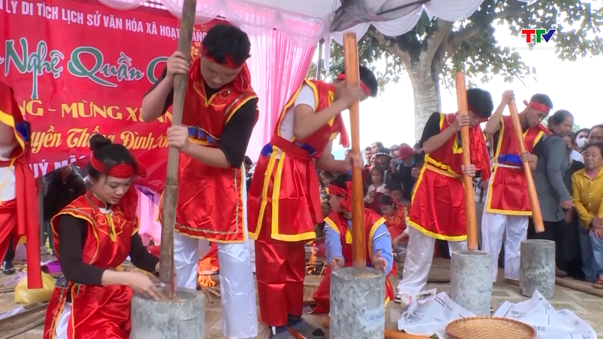 Sôi nổi lễ hội Đình Cơm Thi ở xã Hà Thanh, huyện Hà Trung dịp đầu xuân- Ảnh 2.