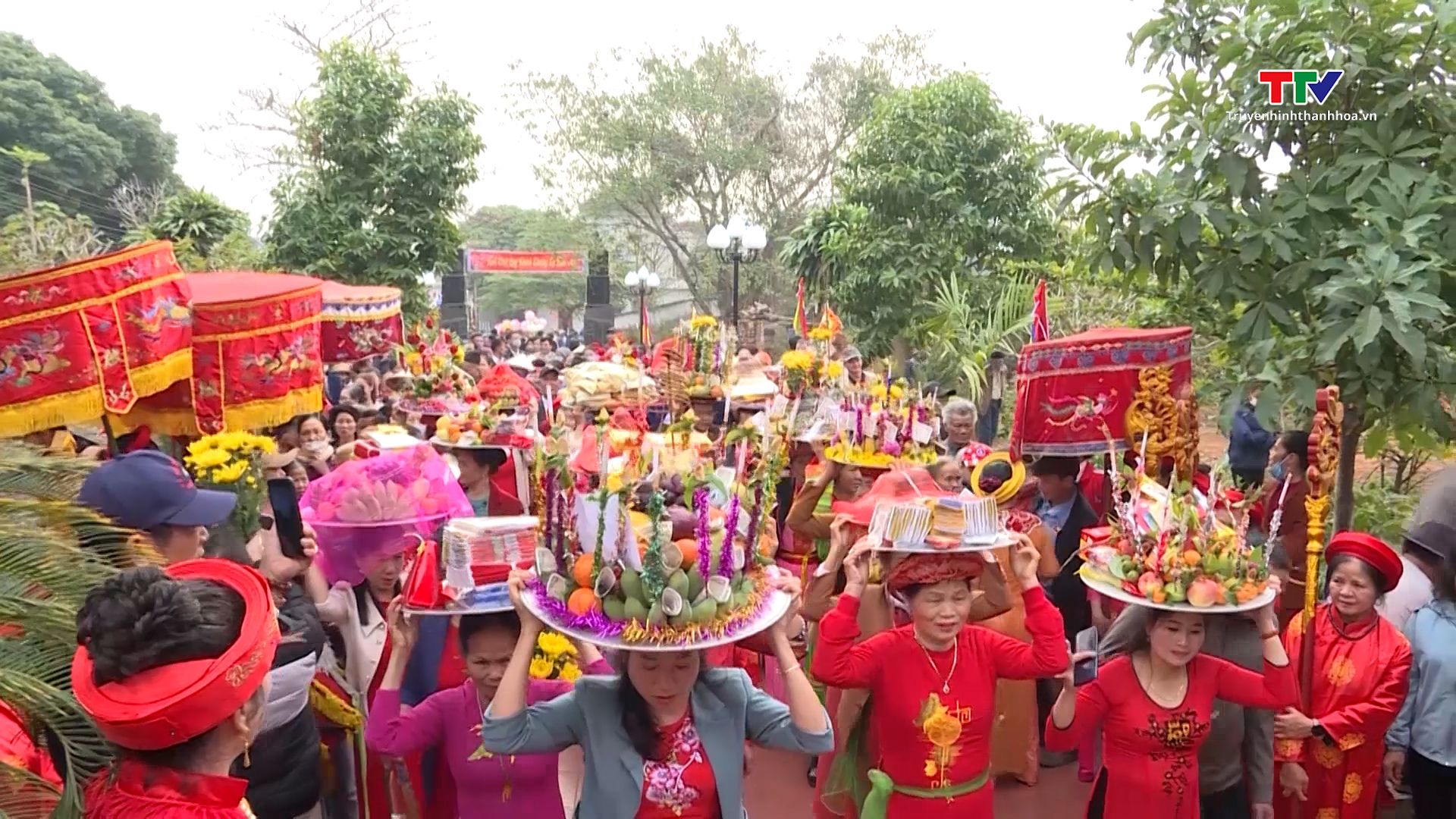 Sôi nổi lễ hội Đình Cơm Thi ở xã Hà Thanh, huyện Hà Trung dịp đầu xuân- Ảnh 1.