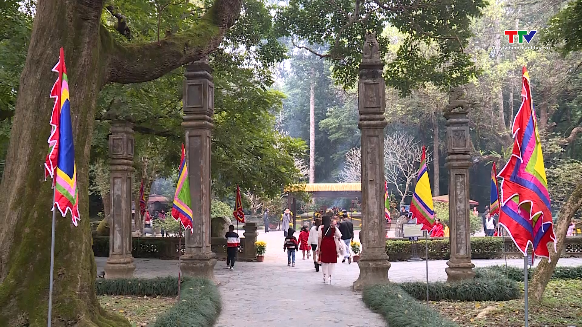 Khu Di tích Quốc gia đặc biệt Lam Kinh đón trên 48.000 lượt khách trong dịp Tết Nguyên đán Giáp Thìn 2024 - Ảnh 1.