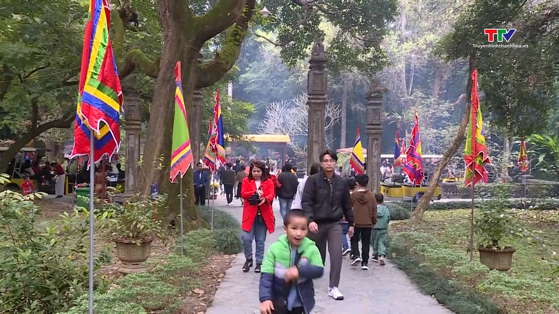 Khu Di tích Quốc gia đặc biệt Lam Kinh đón trên 48.000 lượt khách trong dịp Tết Nguyên đán Giáp Thìn 2024 - Ảnh 2.