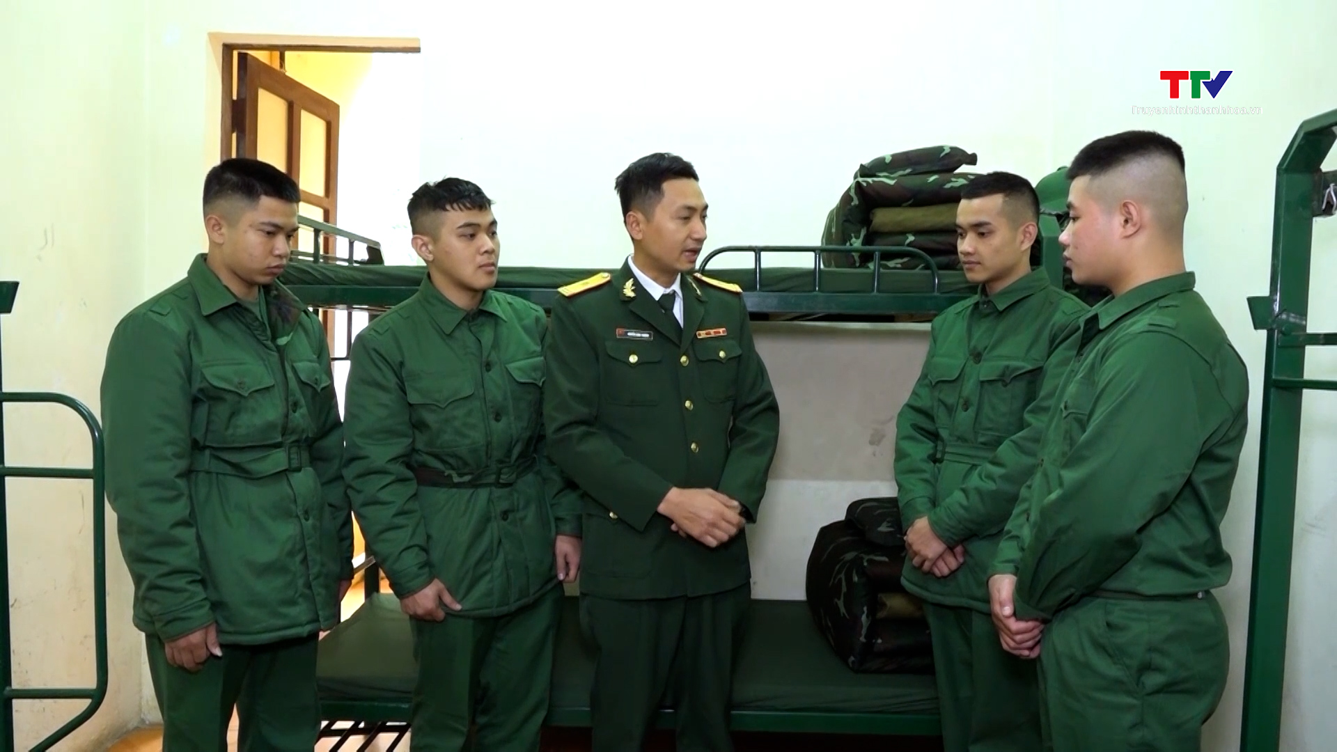 Trung đoàn 762, Bộ Chỉ huy Quân sự tỉnh Thanh Hóa tiếp nhận chiến sĩ mới - Ảnh 3.