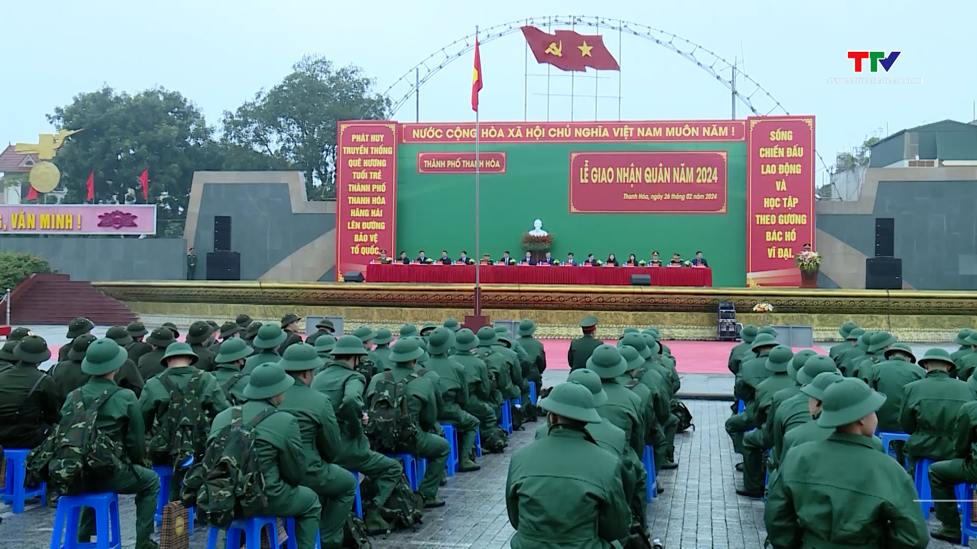 Chủ tịch UBND tỉnh dự lễ giao nhận quân tại thành phố Thanh Hoá- Ảnh 1.