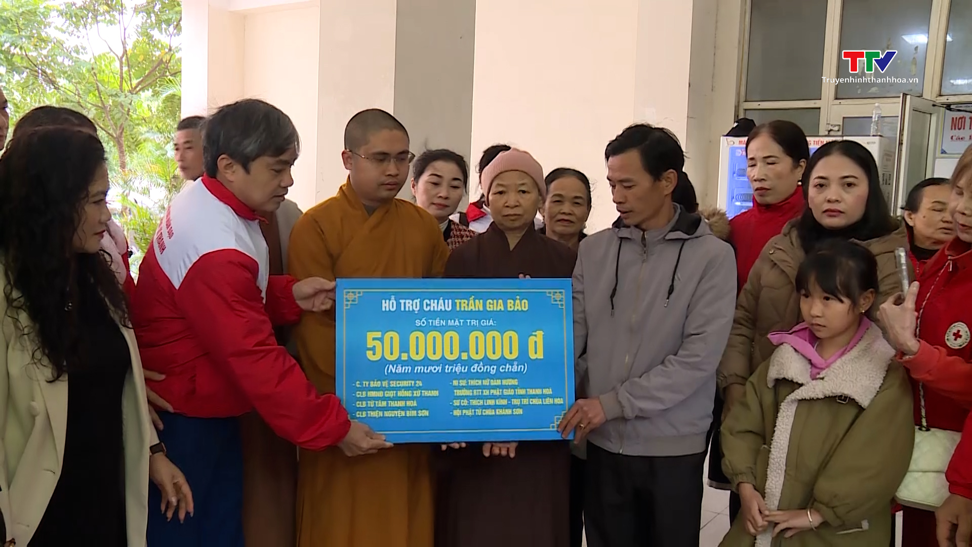 Hội Phật giáo tỉnh trao tiền hỗ trợ cho gia đình bị tai nạn giao thông trong dịp Tết Nguyên đán tại huyện Thọ Xuân- Ảnh 1.