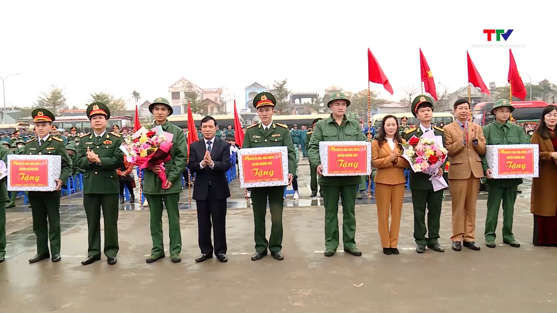Đồng chí Phó Bí thư Thường trực Tỉnh uỷ Lại Thế Nguyên dự lễ giao nhận quân tại huyện Hoằng Hoá- Ảnh 3.