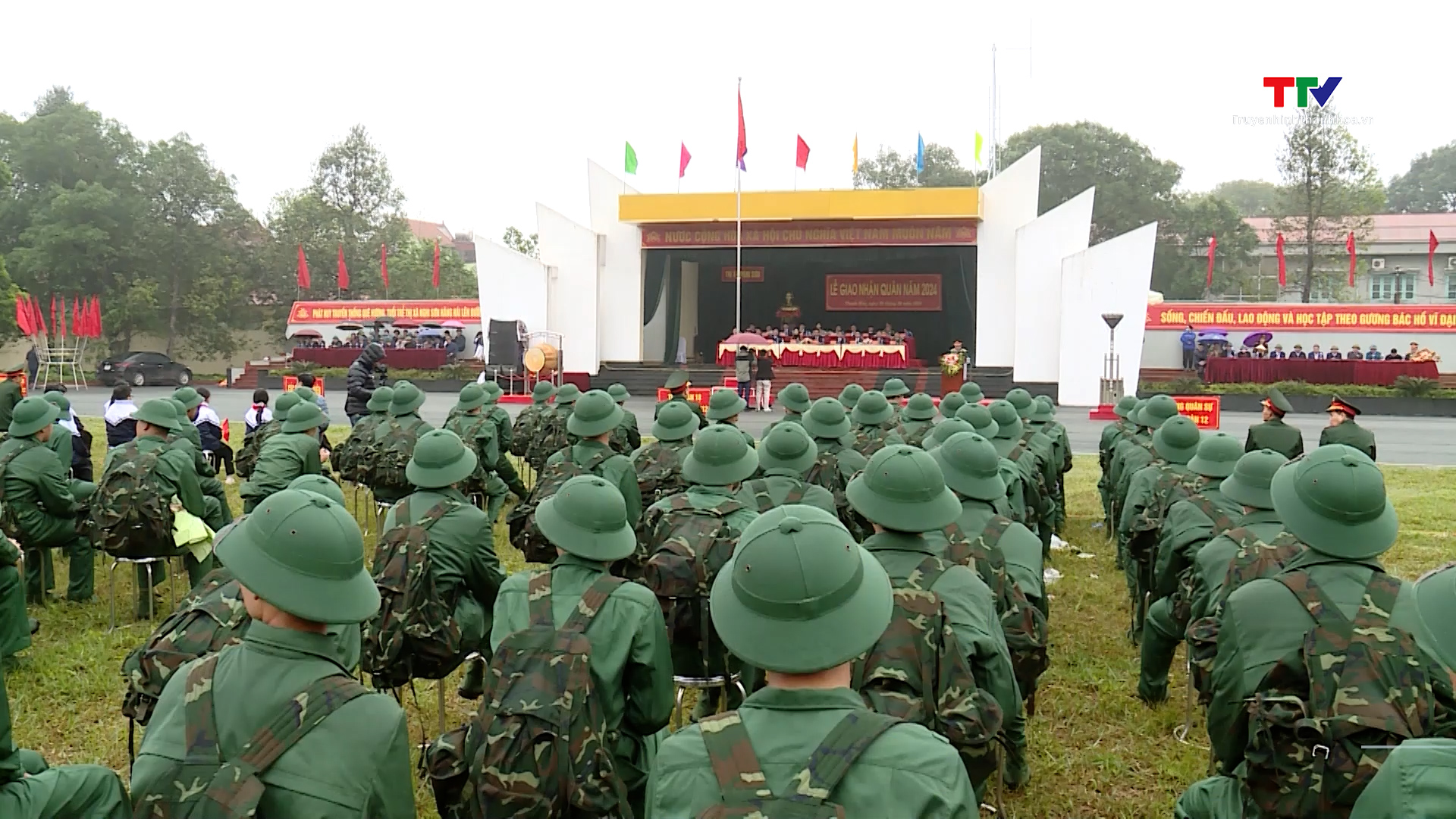 Phó Bí thư Tỉnh ủy Trịnh Tuấn Sinh dự lễ giao quân tại thị xã Nghi Sơn- Ảnh 1.