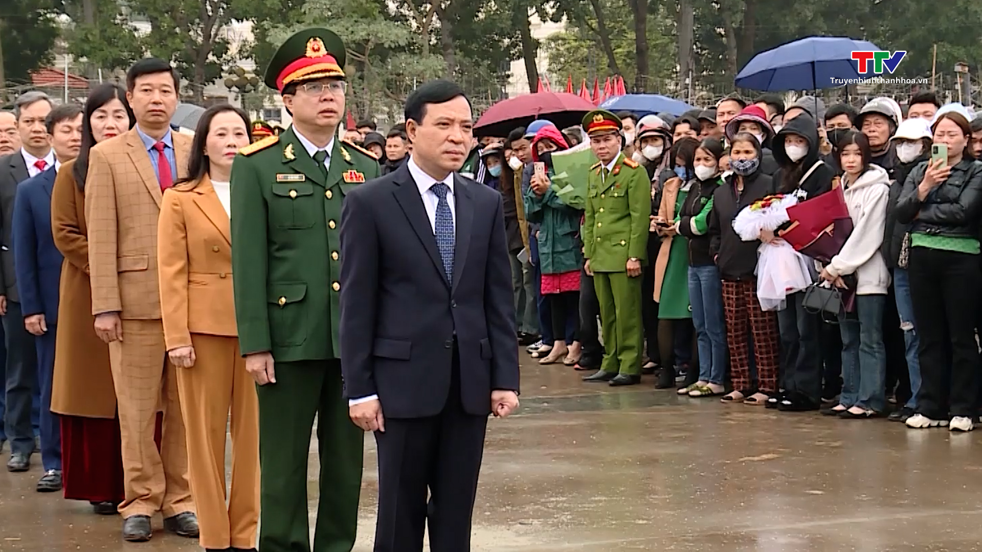Đồng chí Phó Bí thư Thường trực Tỉnh uỷ Lại Thế Nguyên dự lễ giao nhận quân tại huyện Hoằng Hoá- Ảnh 1.