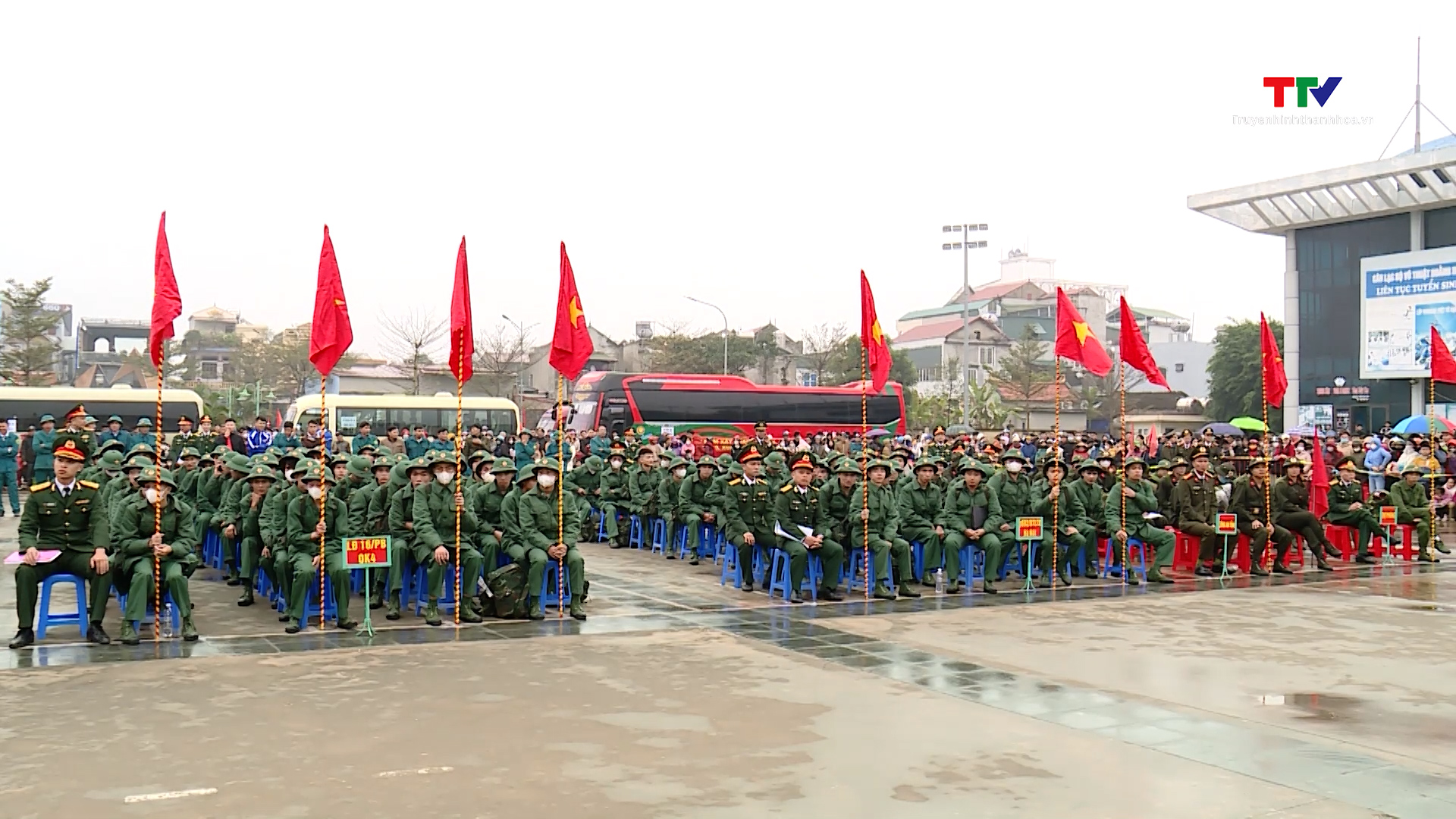 Đồng chí Phó Bí thư Thường trực Tỉnh uỷ Lại Thế Nguyên dự lễ giao nhận quân tại huyện Hoằng Hoá- Ảnh 2.