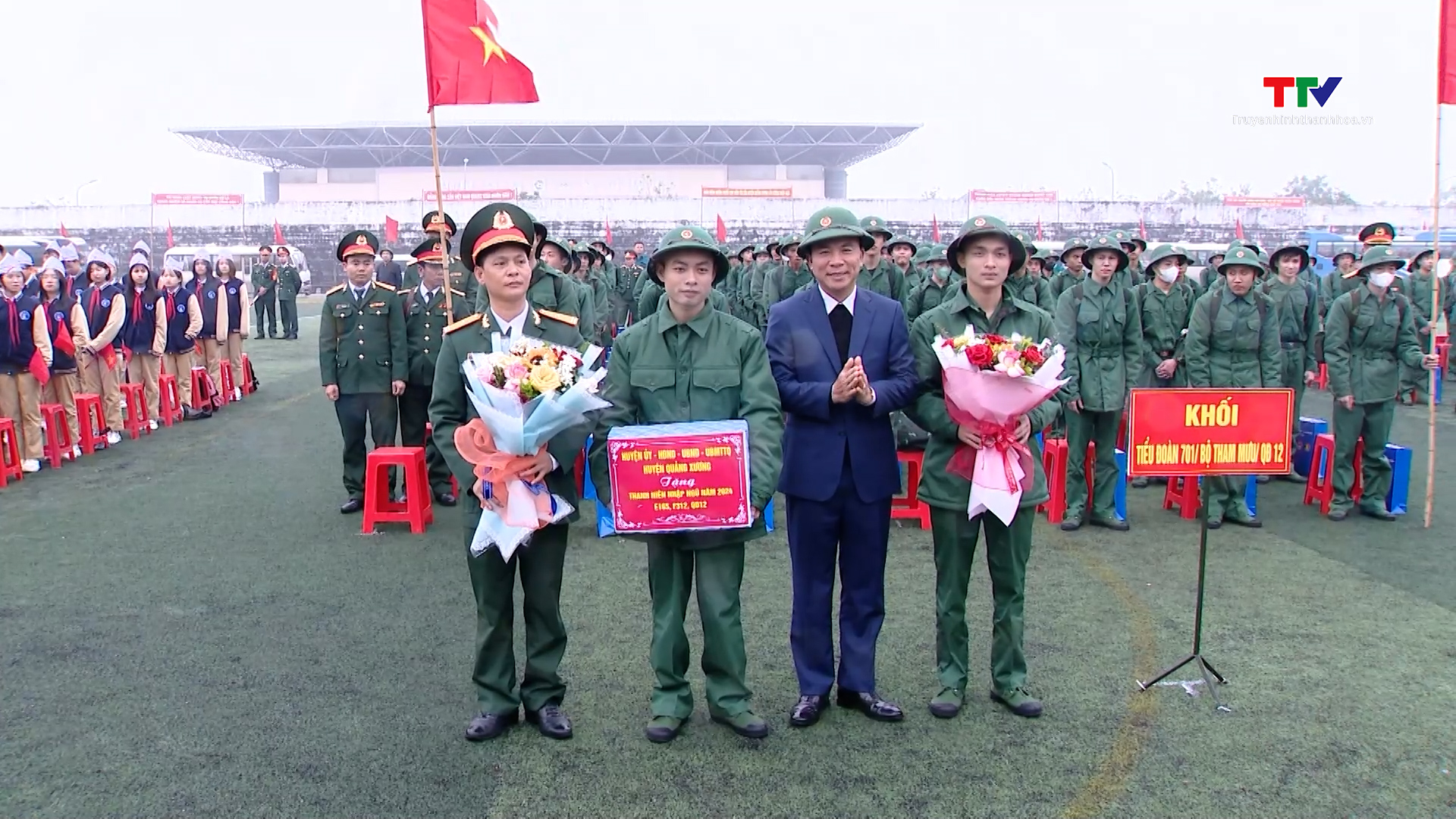 Bí thư Tỉnh ủy dự lễ giao nhận quân năm 2024 tại huyện Quảng Xương- Ảnh 3.