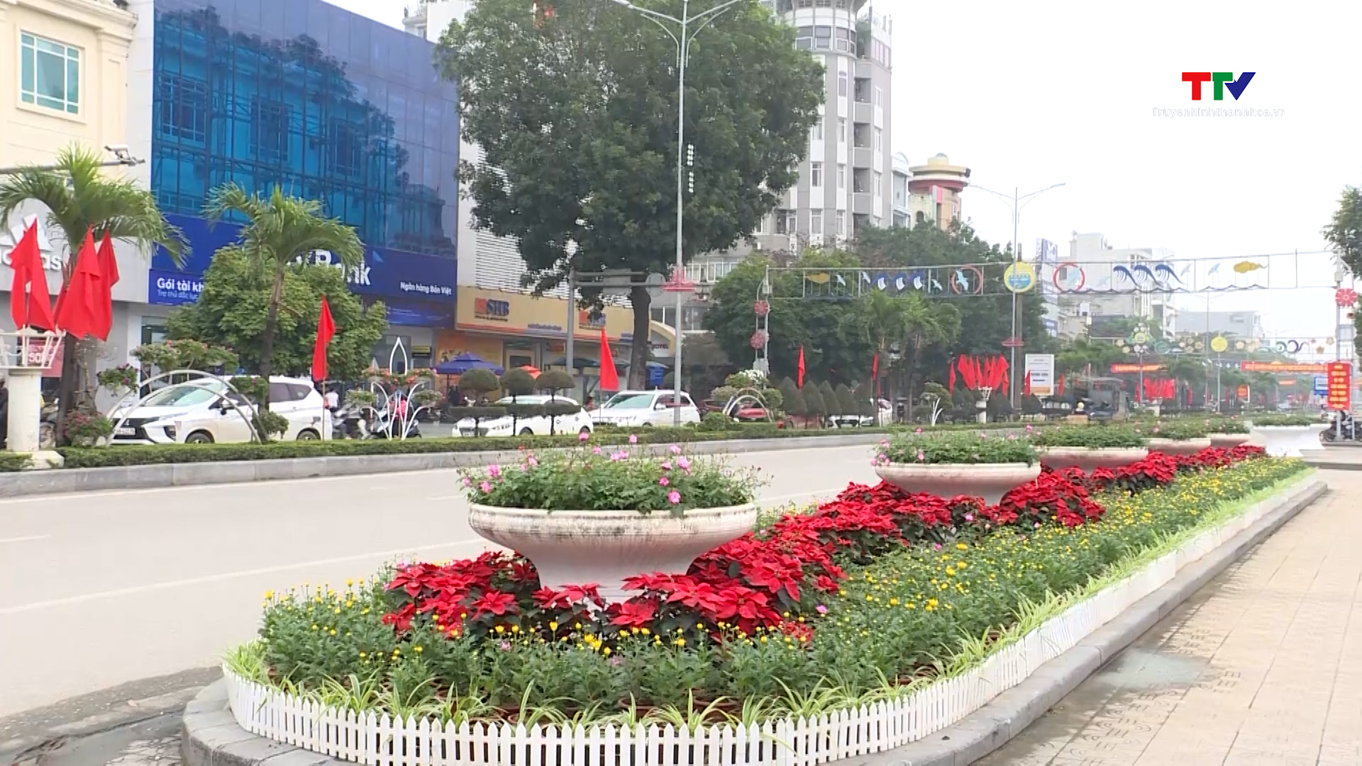 Thành phố Thanh Hoá “thay áo mới” đón Tết Nguyên đán Giáp Thìn 2024- Ảnh 1.