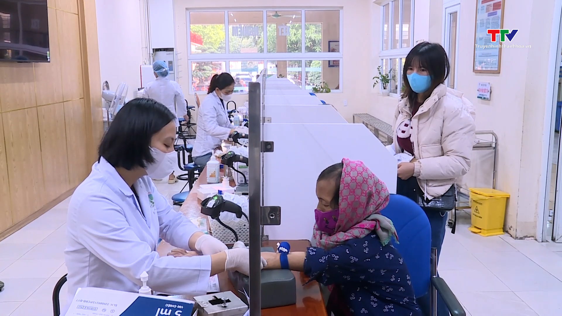 Bệnh viện Đa khoa tỉnh Thanh Hóa: Gia tăng 30% bệnh nhân trong ngày đầu tuần
- Ảnh 1.