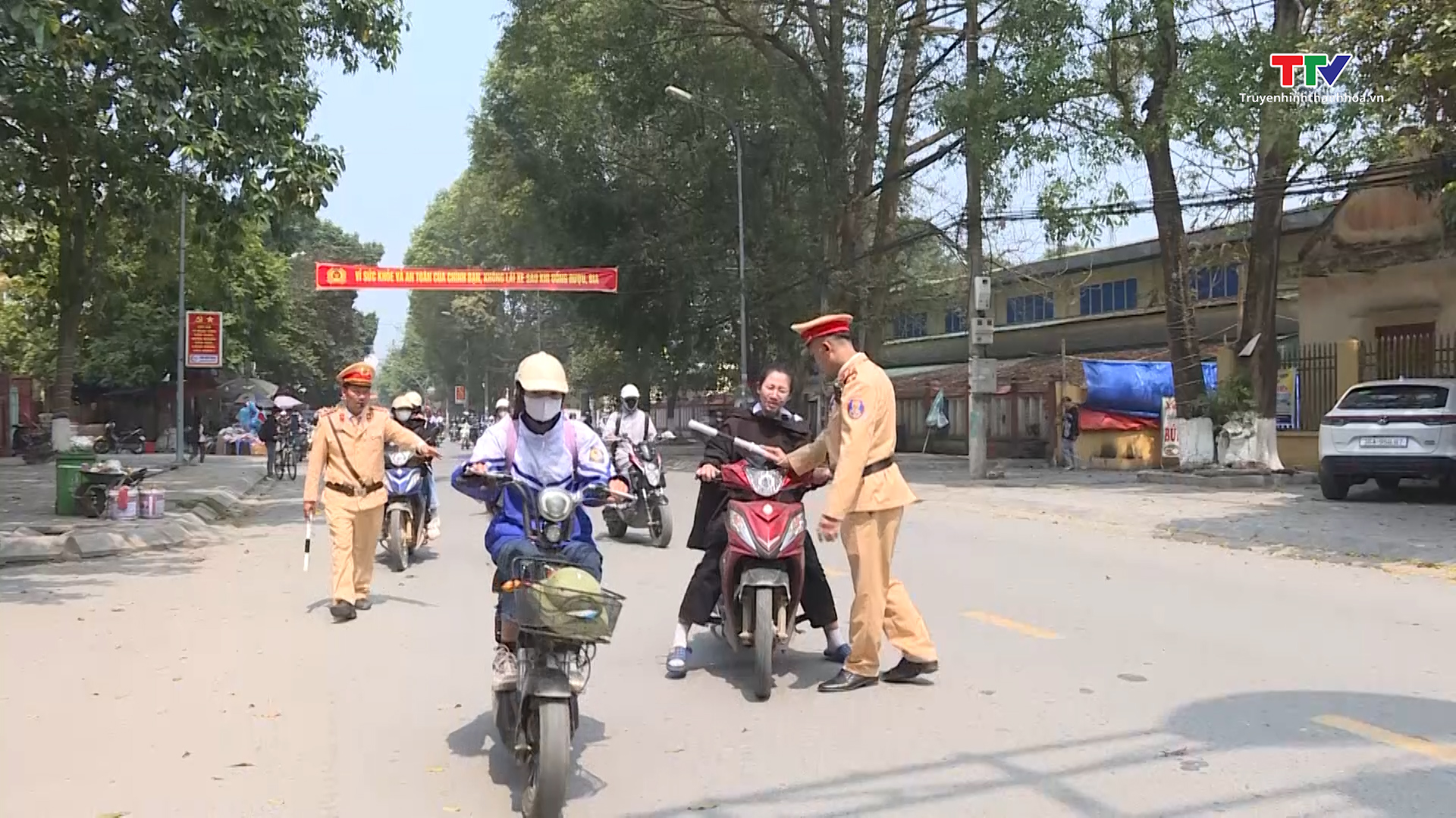 Công an huyện Thọ Xuân xử lý thanh thiếu niên, học sinh vi phạm giao thông- Ảnh 1.