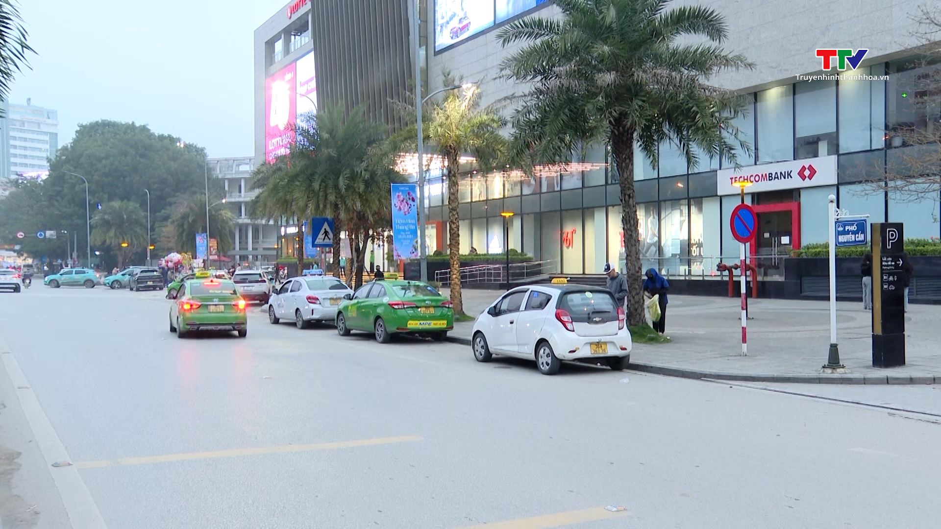 Khó khăn trong việc đậu đỗ xe tại thành phố Thanh Hóa- Ảnh 1.