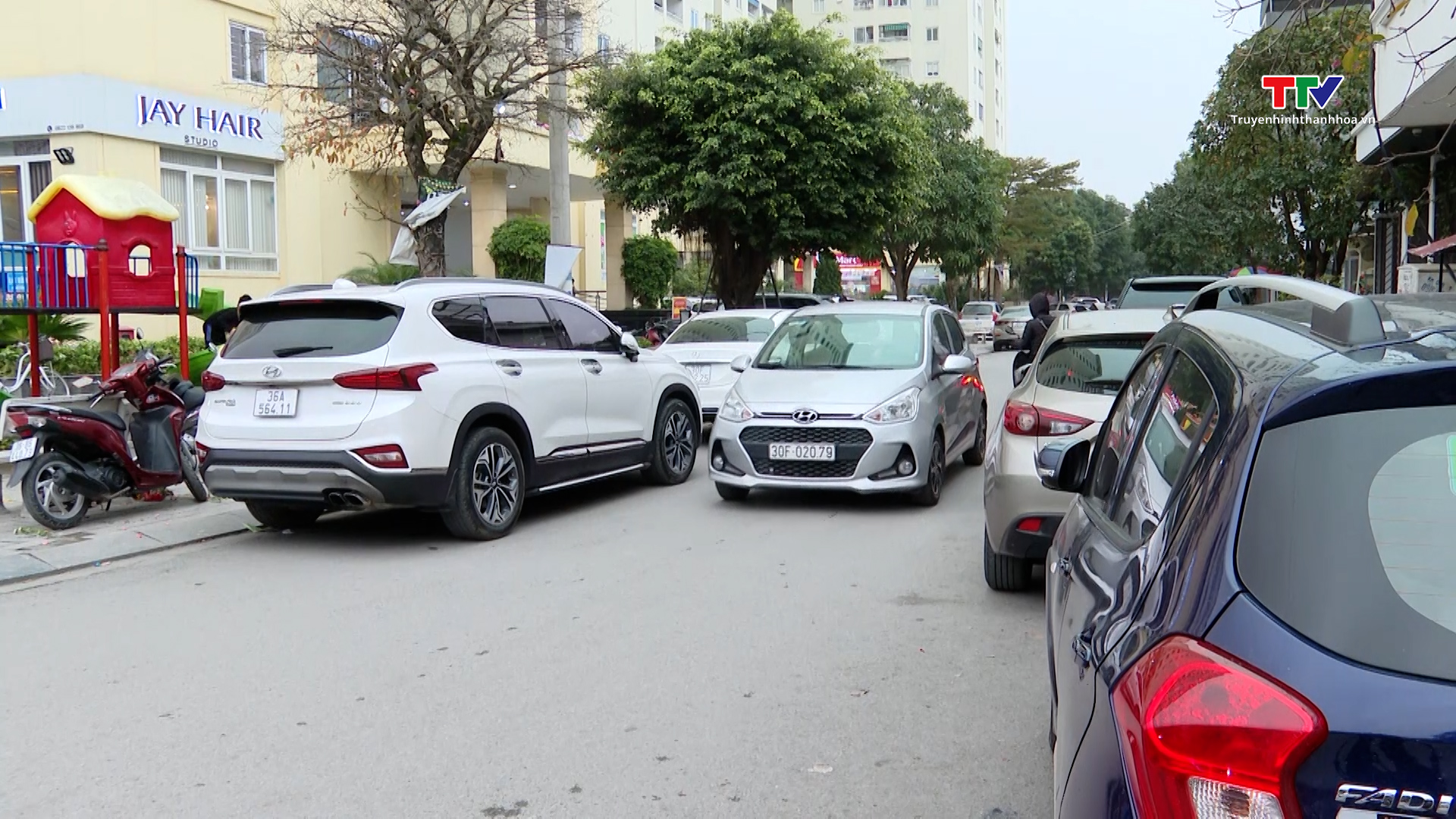 Khó khăn trong việc đậu đỗ xe tại thành phố Thanh Hóa- Ảnh 4.