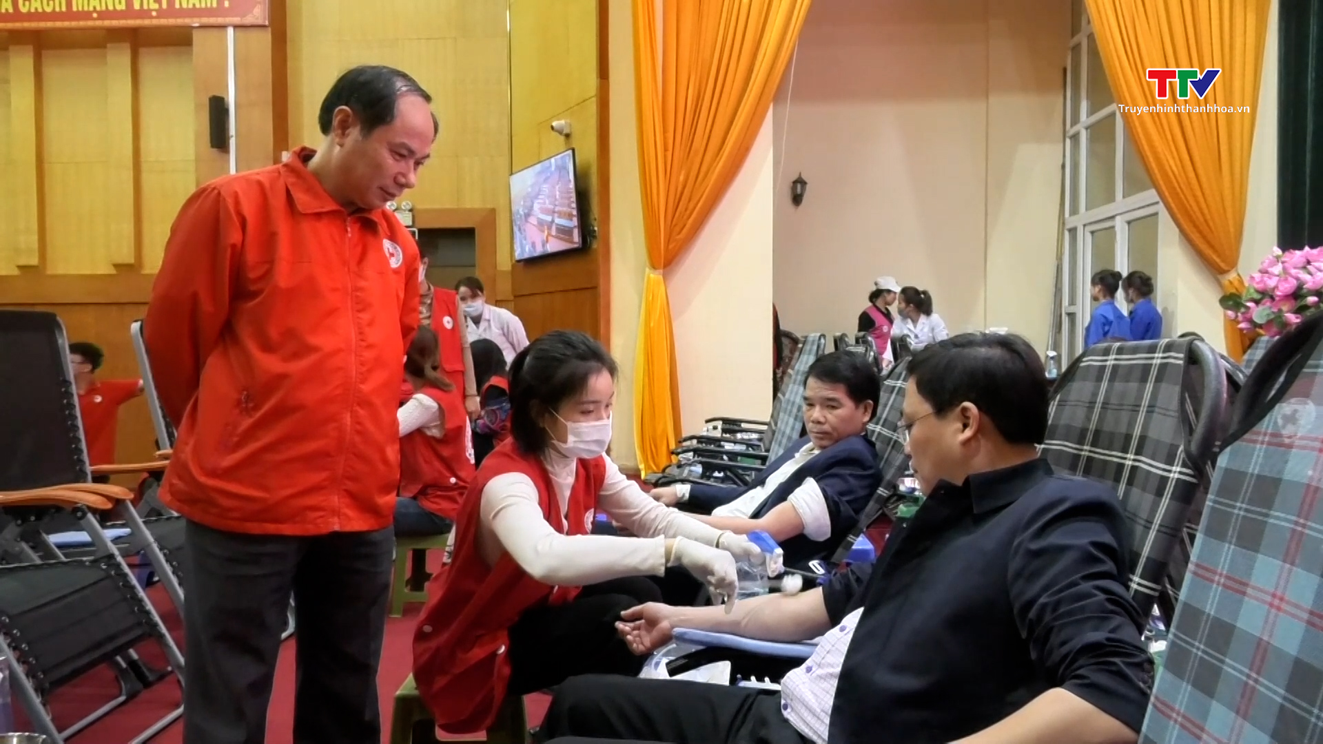 Ngày hội hiến máu tình nguyện năm 2024 huyện Lang Chánh- Ảnh 1.