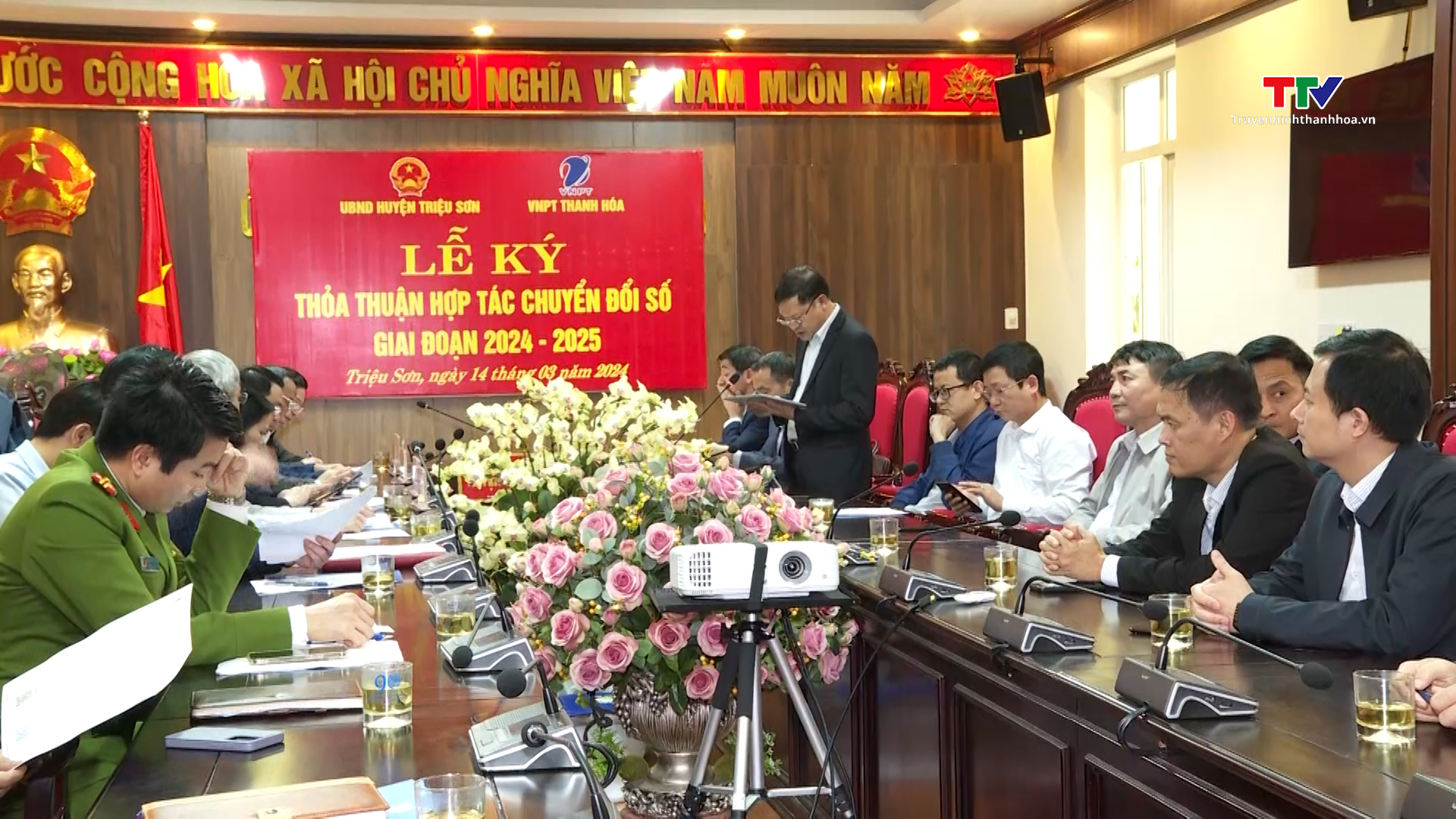 Ký kết thoả thuận hợp tác về chuyển đổi số giai đoạn 2024 – 2025 huyện Triệu Sơn- Ảnh 1.