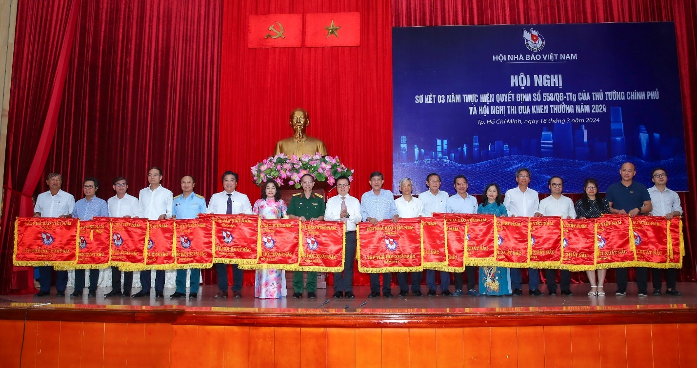 Hội Nhà báo Việt Nam:Tổng kết công tác thi đua, khen thưởng năm 2023- Ảnh 4.