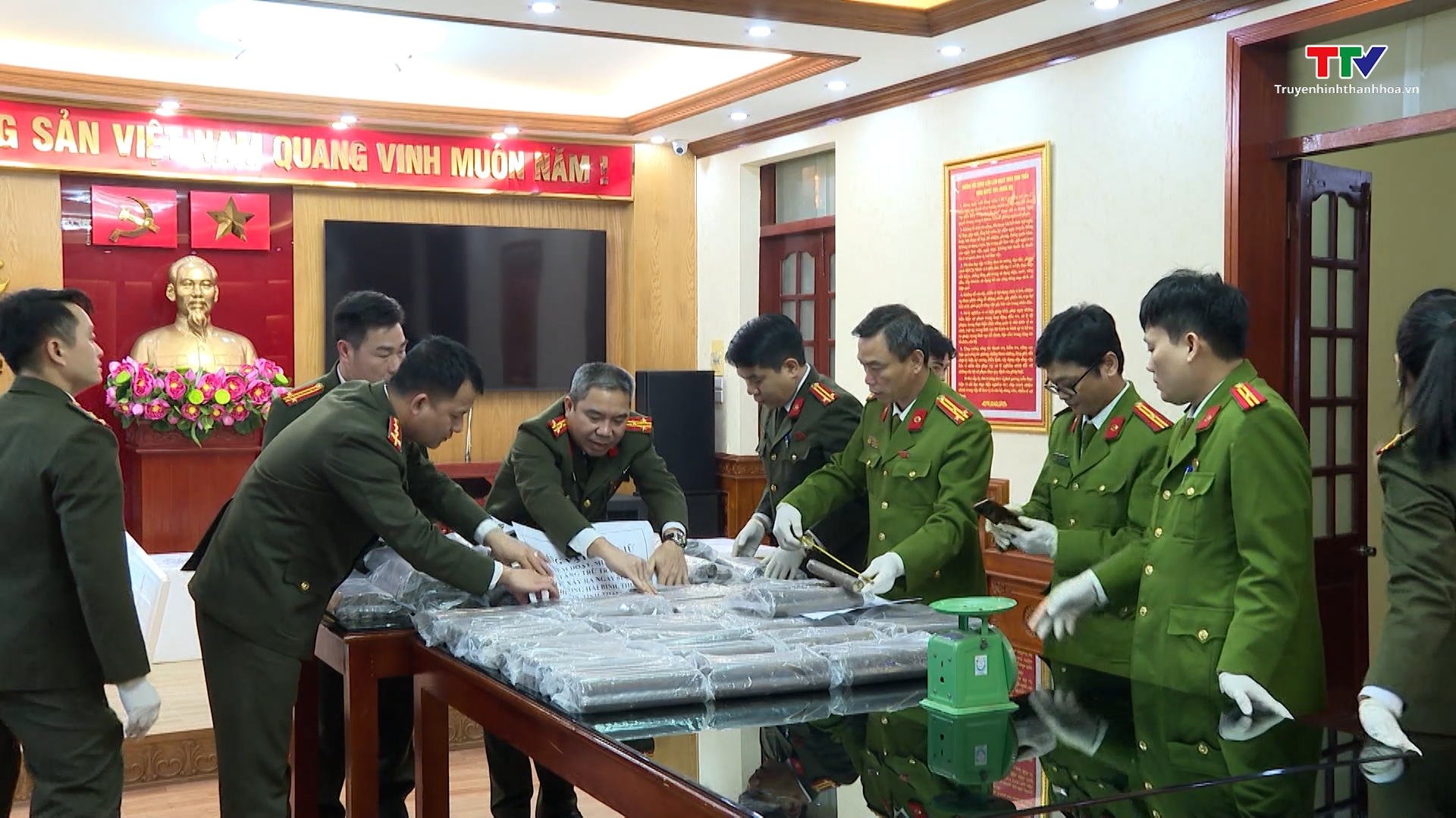 Công an tỉnh Thanh Hóa bắt 3 đối tượng chiếm đoạt, mua bán vật liệu nổ- Ảnh 1.