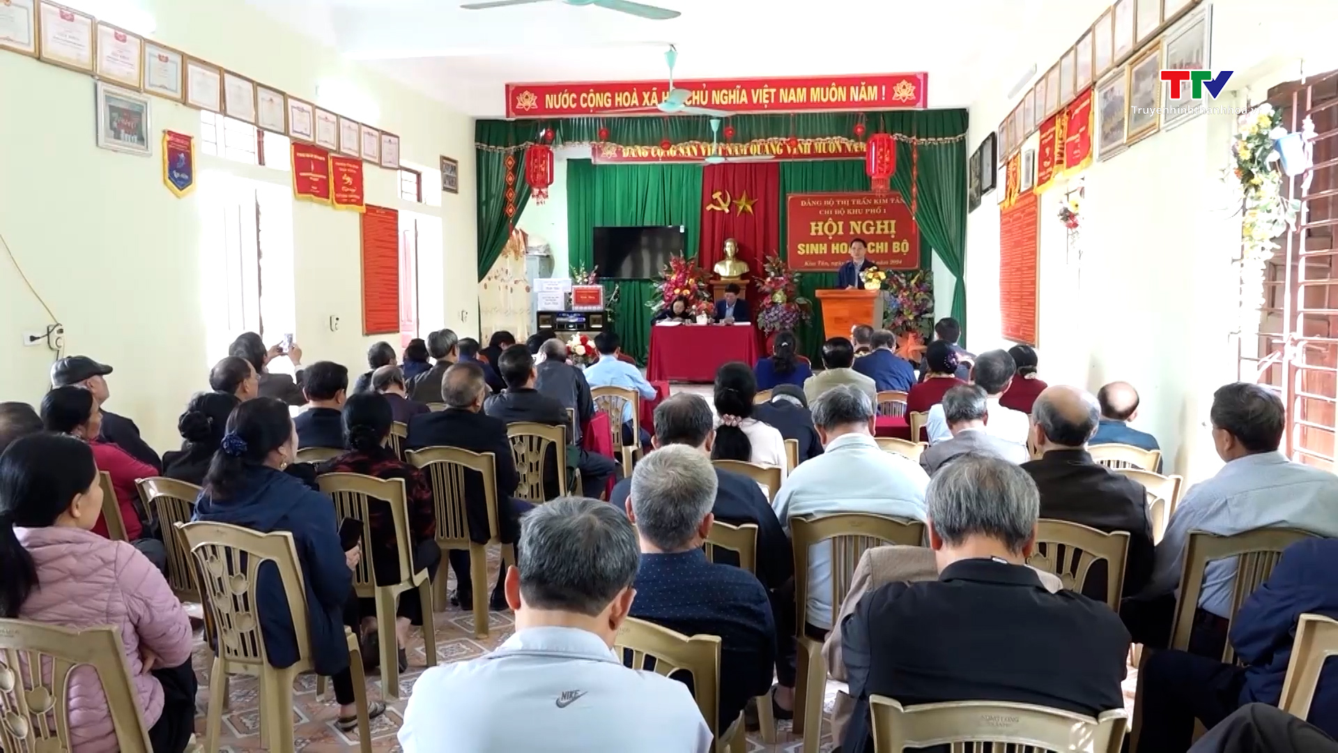 Phó Chủ tịch UBND tỉnh Lê Đức Giang dự sinh hoạt cùng đảng viên Chi bộ khu phố 1, thị trấn Kim Tân- Ảnh 1.