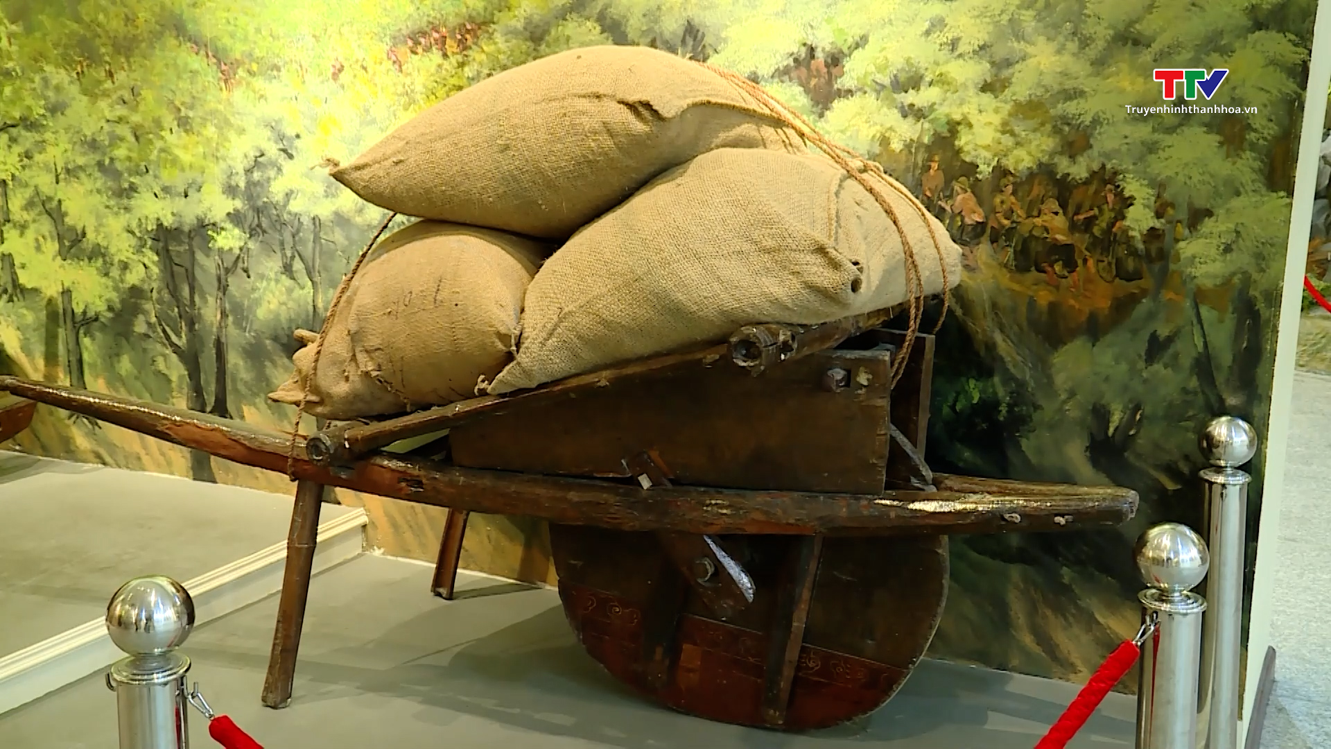 Chiếc xe cút kít từng chở hơn 12.000kg lương thực trong chiến dịch Điện Biên Phủ- Ảnh 1.