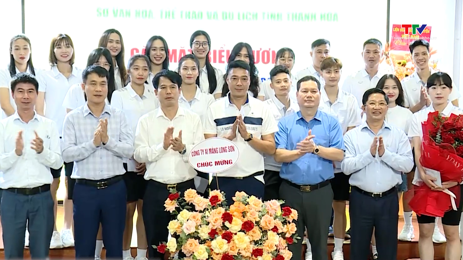 Gặp mặt biểu dương đội bóng chuyền nữ Xi măng Long Sơn Thanh Hóa- Ảnh 2.