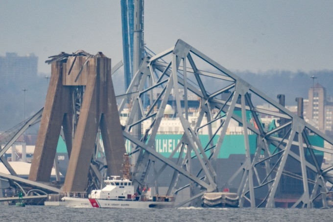 Thảm họa sập cầu ở Mỹ: Chính phủ cấp kinh phí khẩn cấp để xây lại cầu - Ảnh 1.