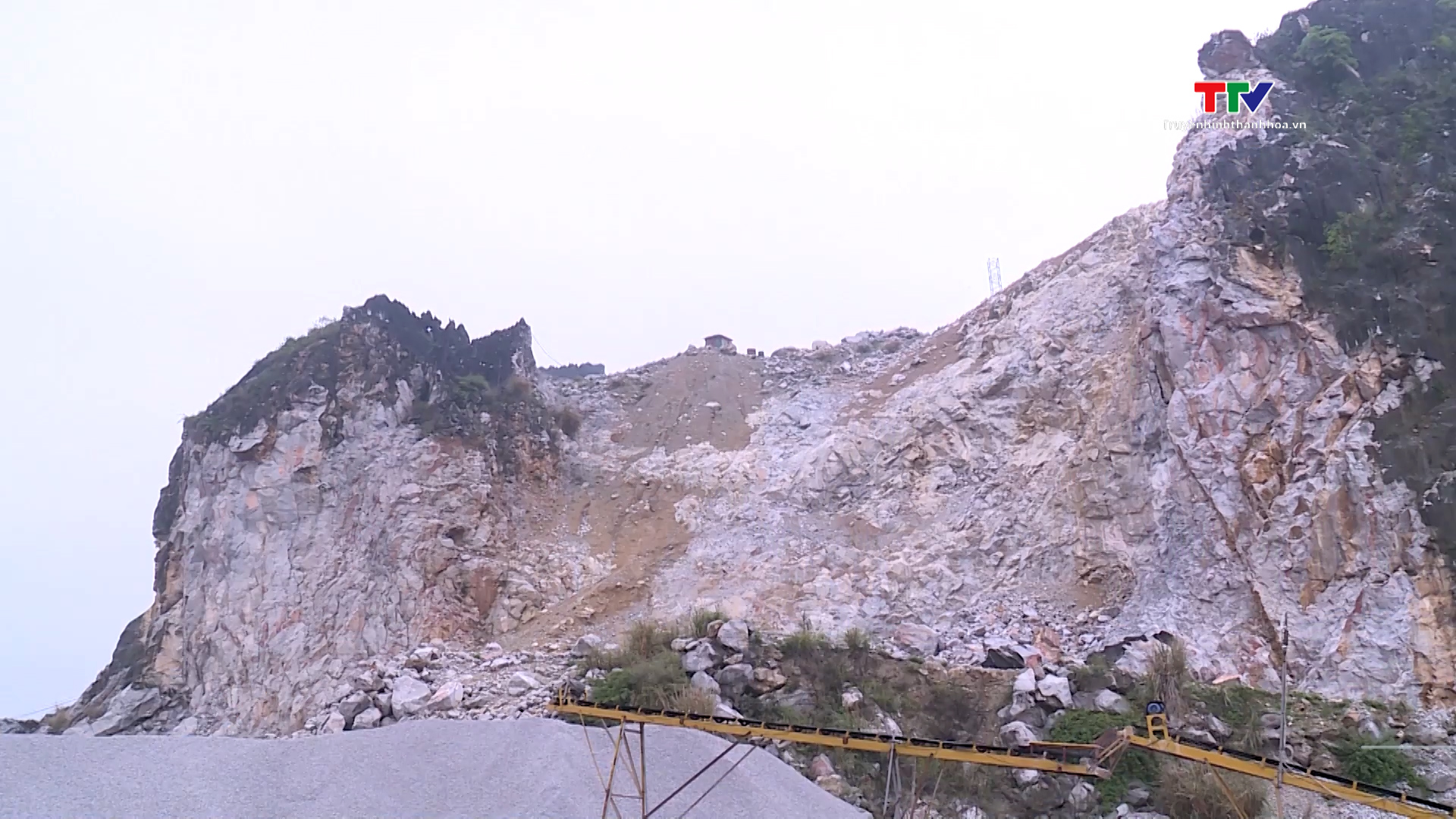 Tạm dừng khai thác tại mỏ đá thuộc xã Minh Tân, huyện Vĩnh Lộc- Ảnh 1.
